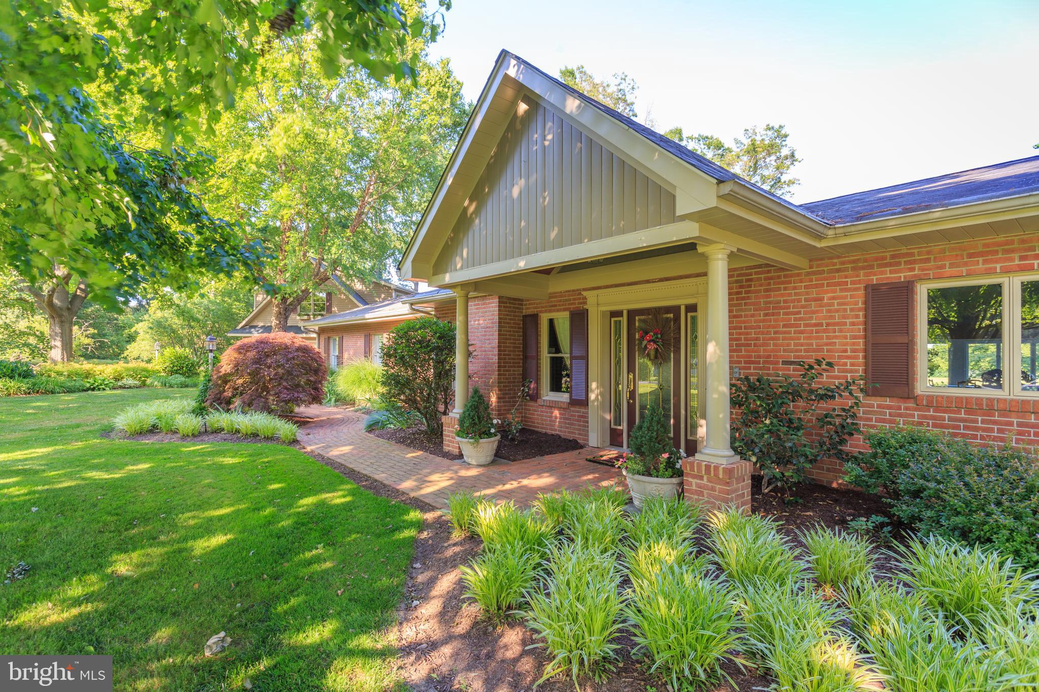 COUNTRY CLUB ESTATES - Residential