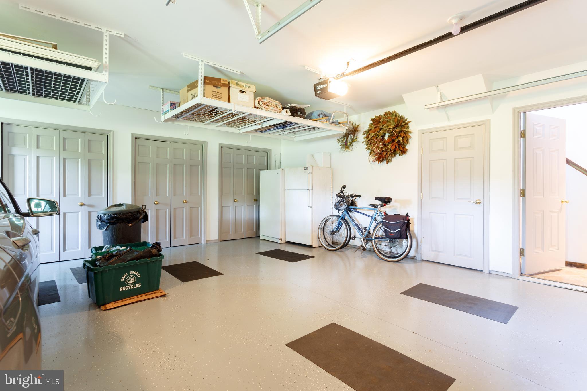 COUNTRY CLUB ESTATES - Residential