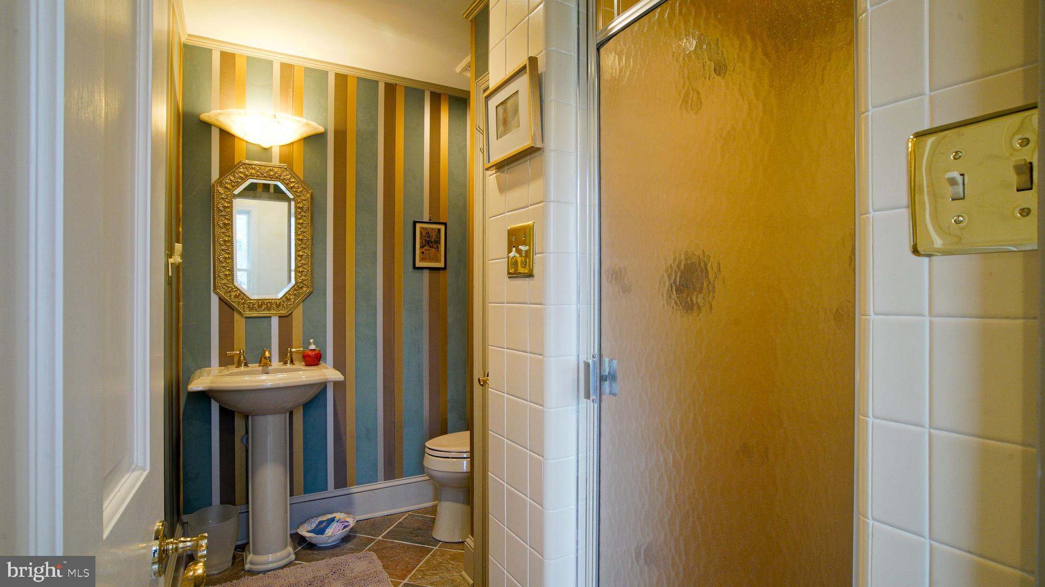 COUNTRY CLUB ESTATES - Residential