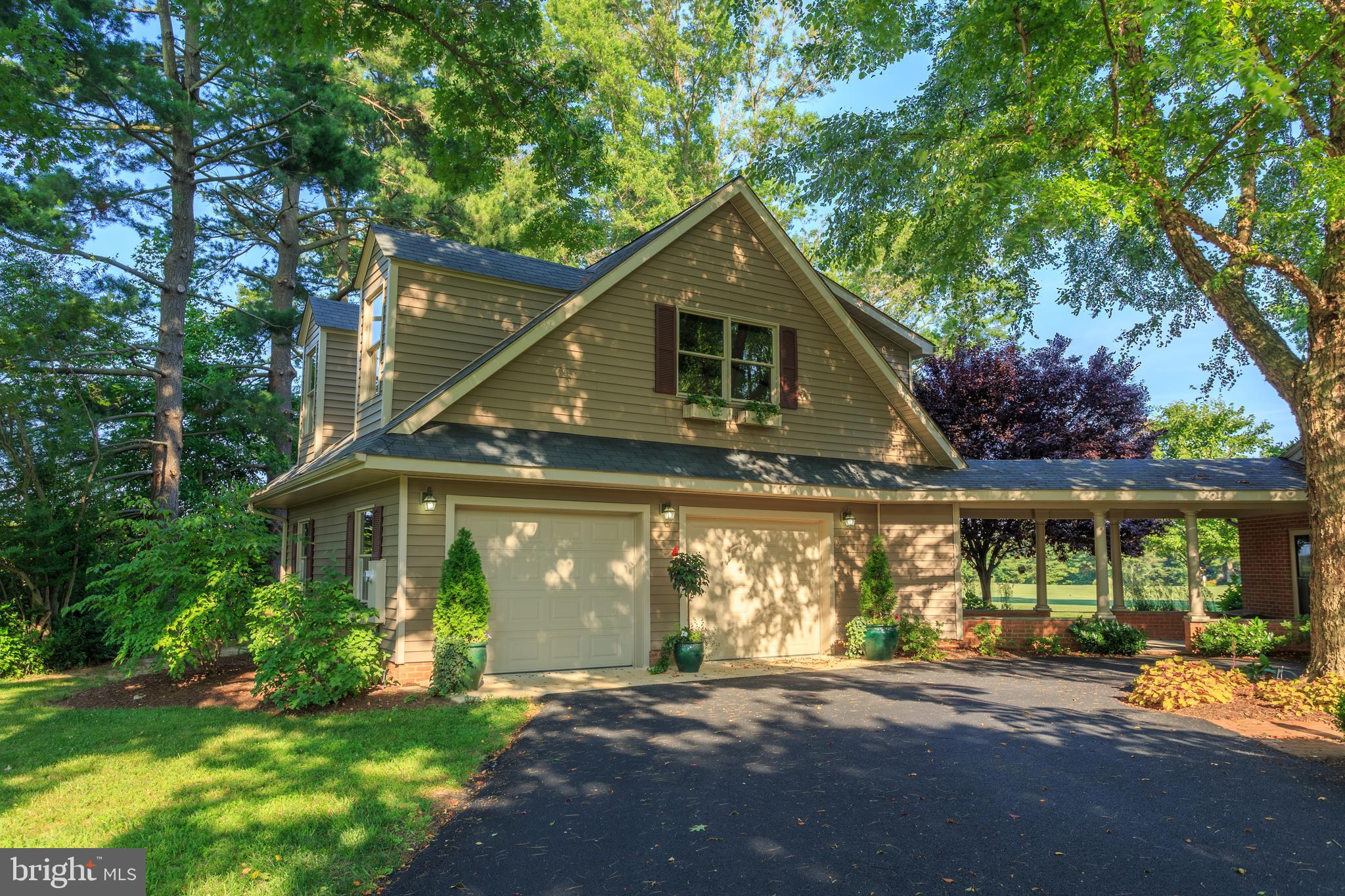 COUNTRY CLUB ESTATES - Residential