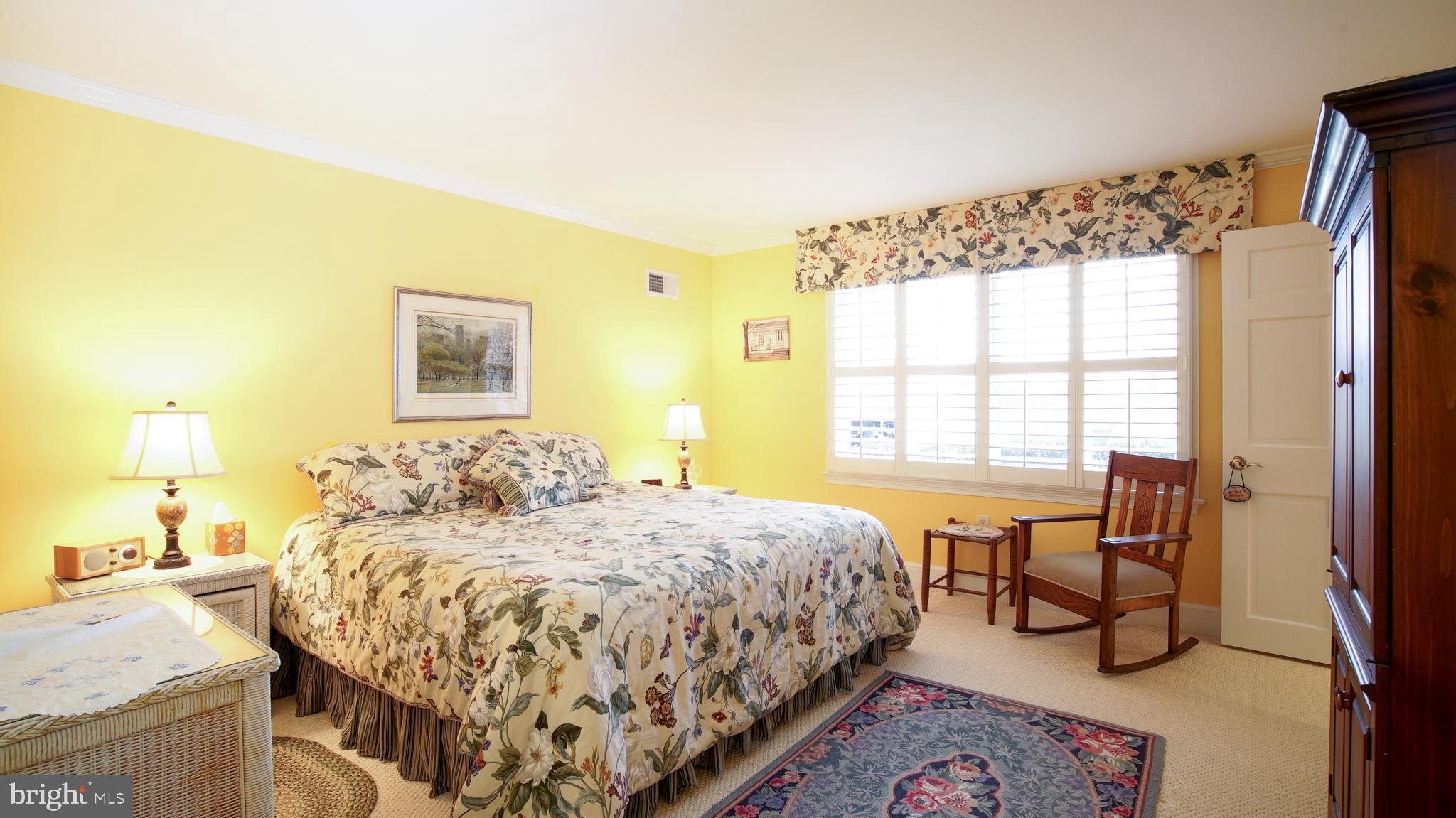 COUNTRY CLUB ESTATES - Residential