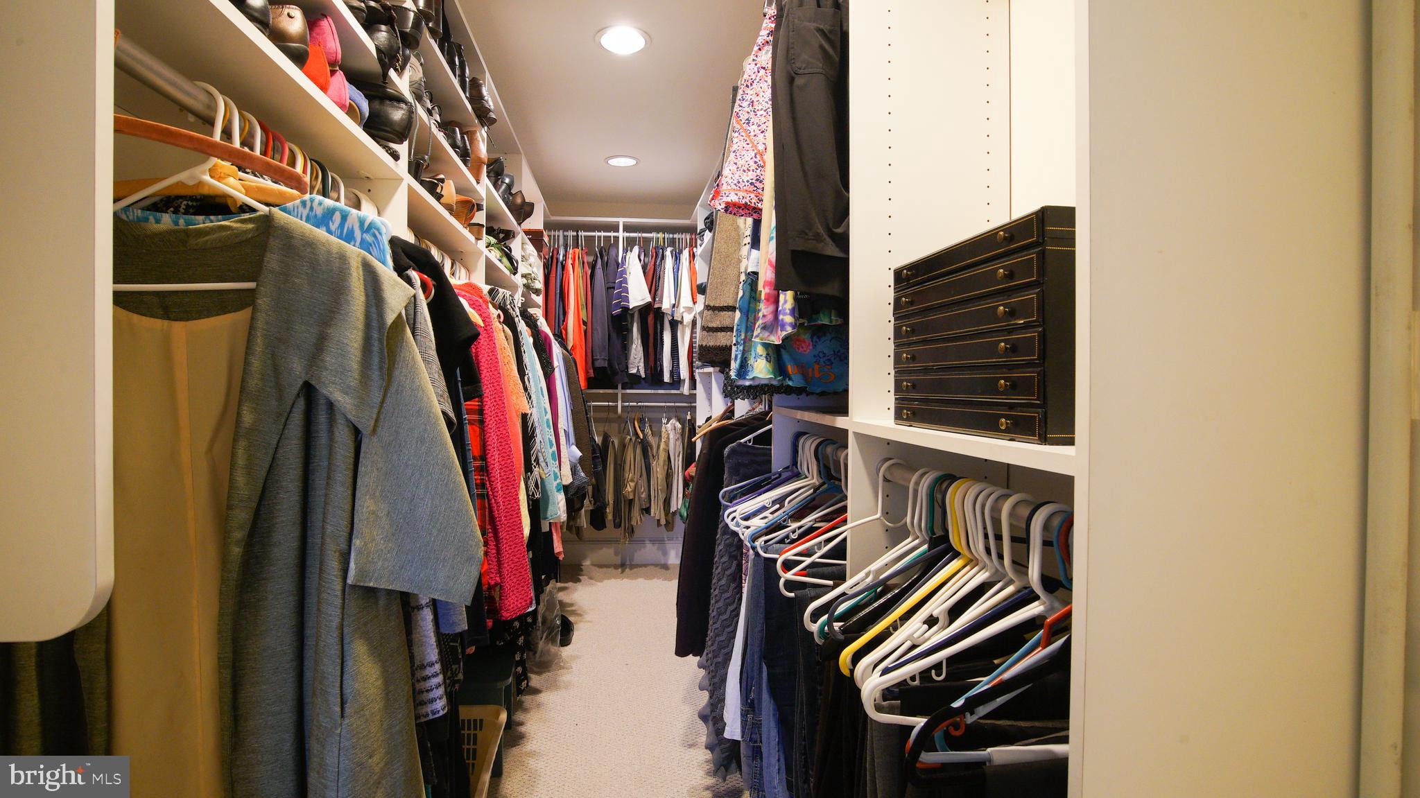 COUNTRY CLUB ESTATES - Residential