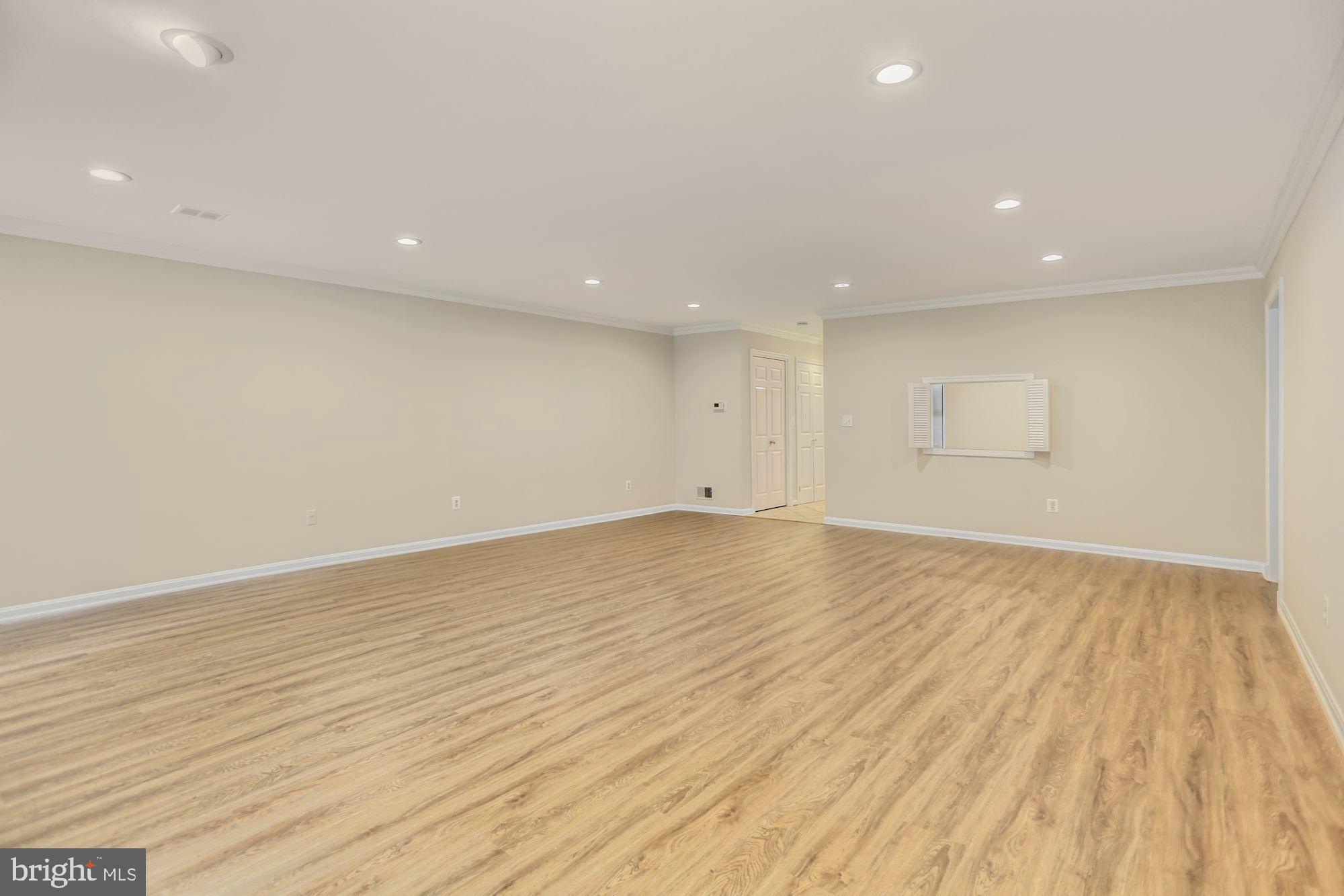 SUMNER SQUARE - Residential Lease