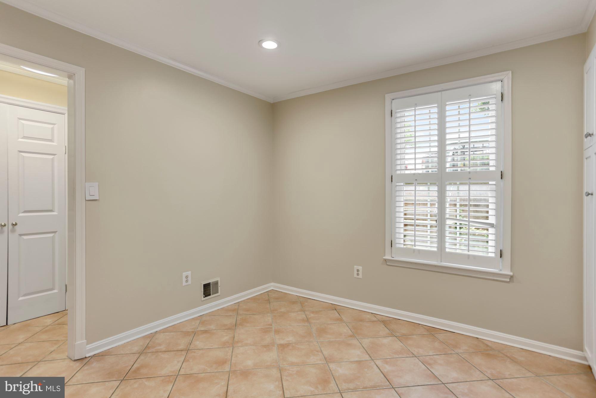 SUMNER SQUARE - Residential Lease