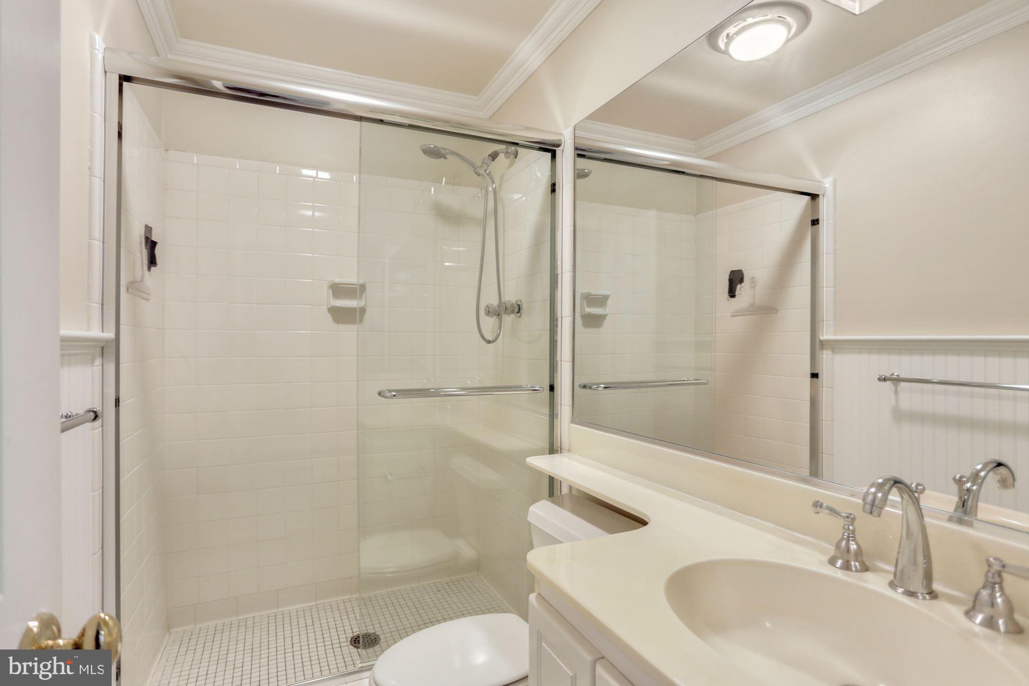 SUMNER SQUARE - Residential Lease