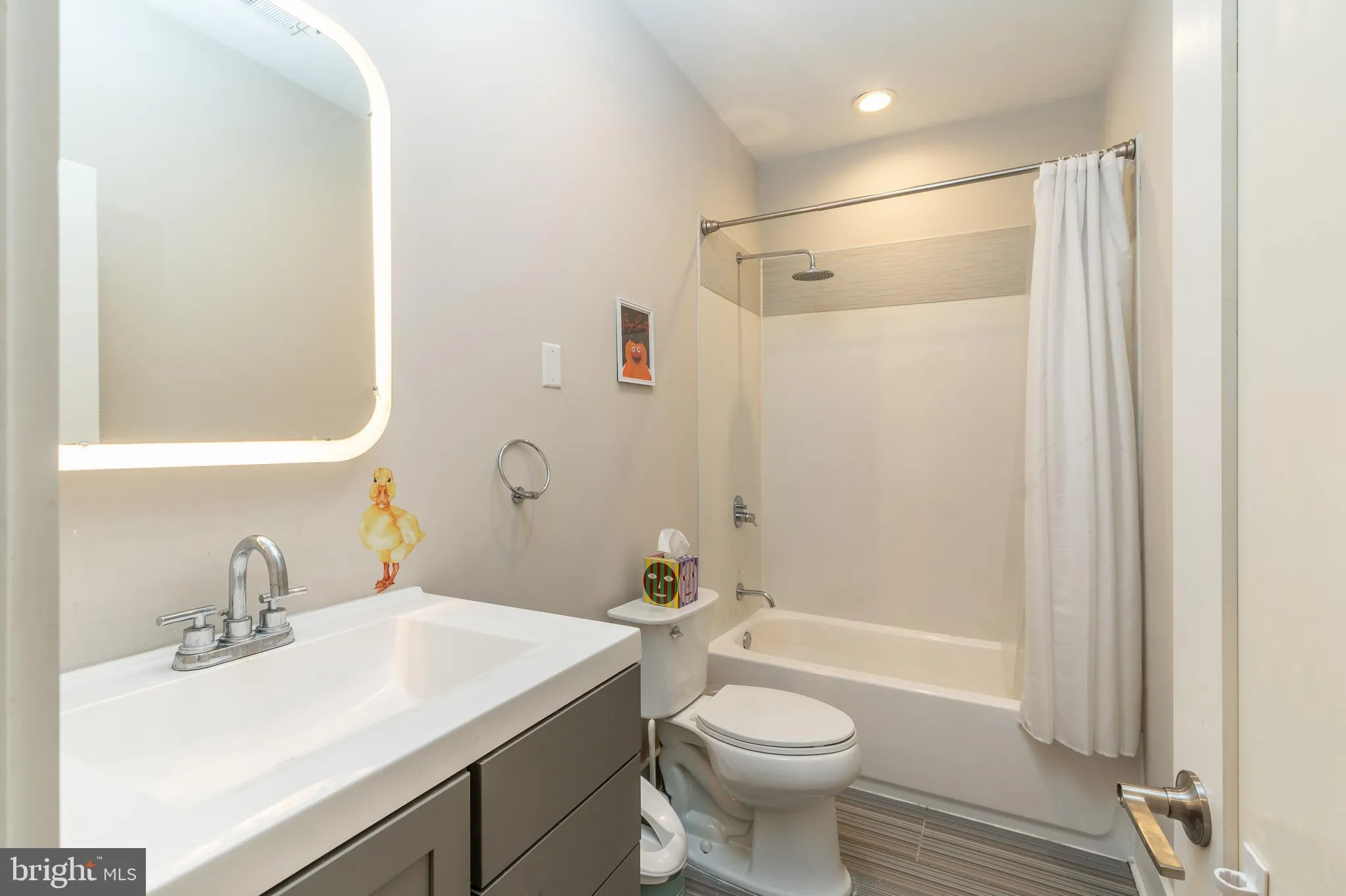 Philadelphia, Pennsylvania 19146, United States, 3 Bedrooms Bedrooms, ,4 BathroomsBathrooms,Residential,Contingent,90872