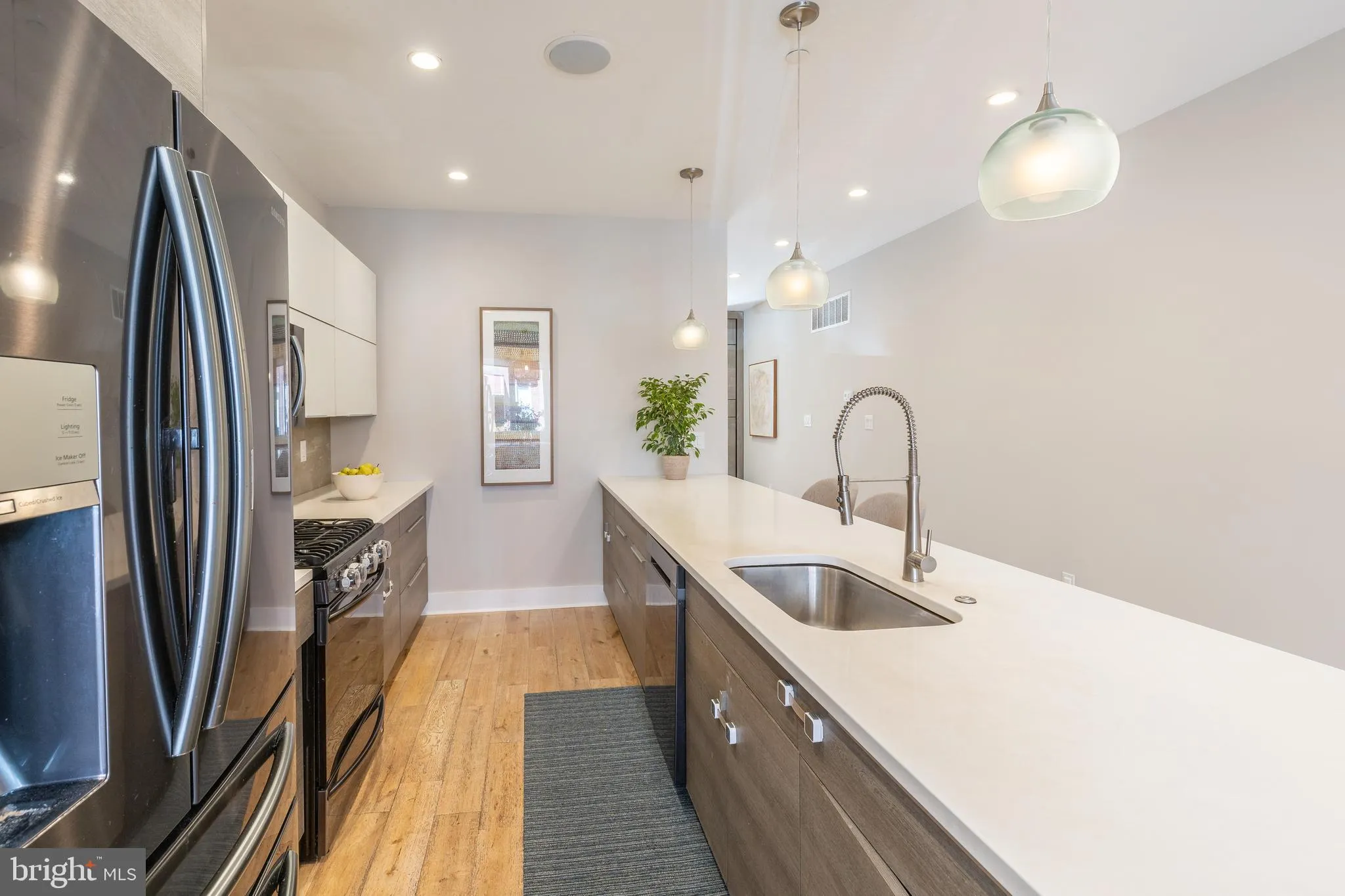 Philadelphia, Pennsylvania 19146, United States, 3 Bedrooms Bedrooms, ,4 BathroomsBathrooms,Residential,Contingent,90872