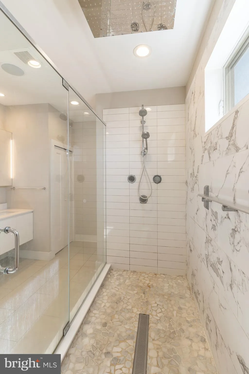 Philadelphia, Pennsylvania 19146, United States, 3 Bedrooms Bedrooms, ,4 BathroomsBathrooms,Residential,Contingent,90872