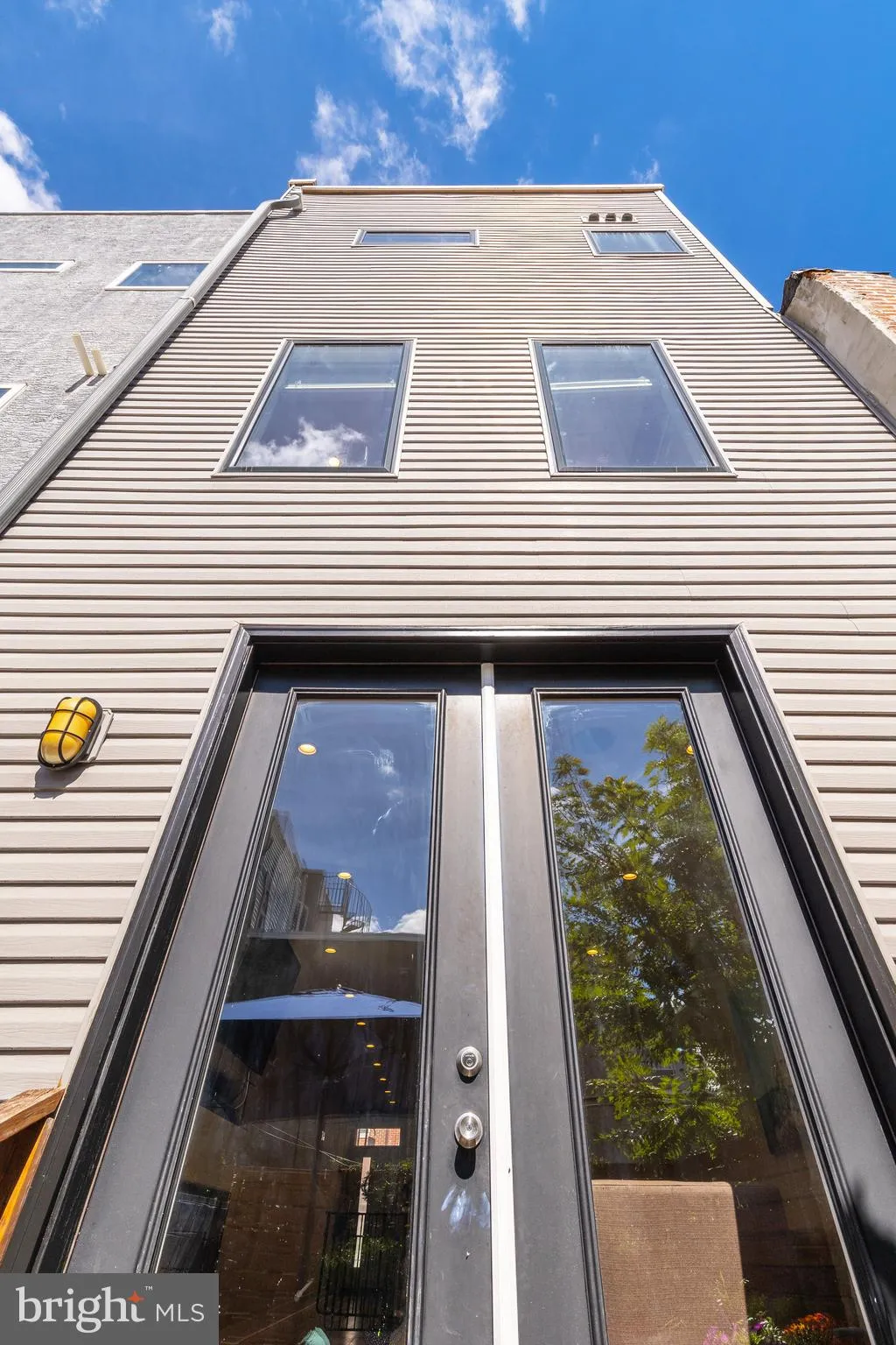 Philadelphia, Pennsylvania 19146, United States, 3 Bedrooms Bedrooms, ,4 BathroomsBathrooms,Residential,Contingent,90872