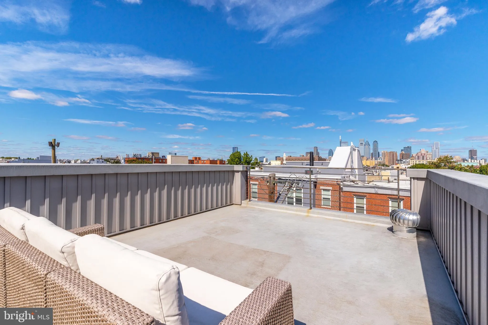 Philadelphia, Pennsylvania 19146, United States, 3 Bedrooms Bedrooms, ,4 BathroomsBathrooms,Residential,Contingent,90872