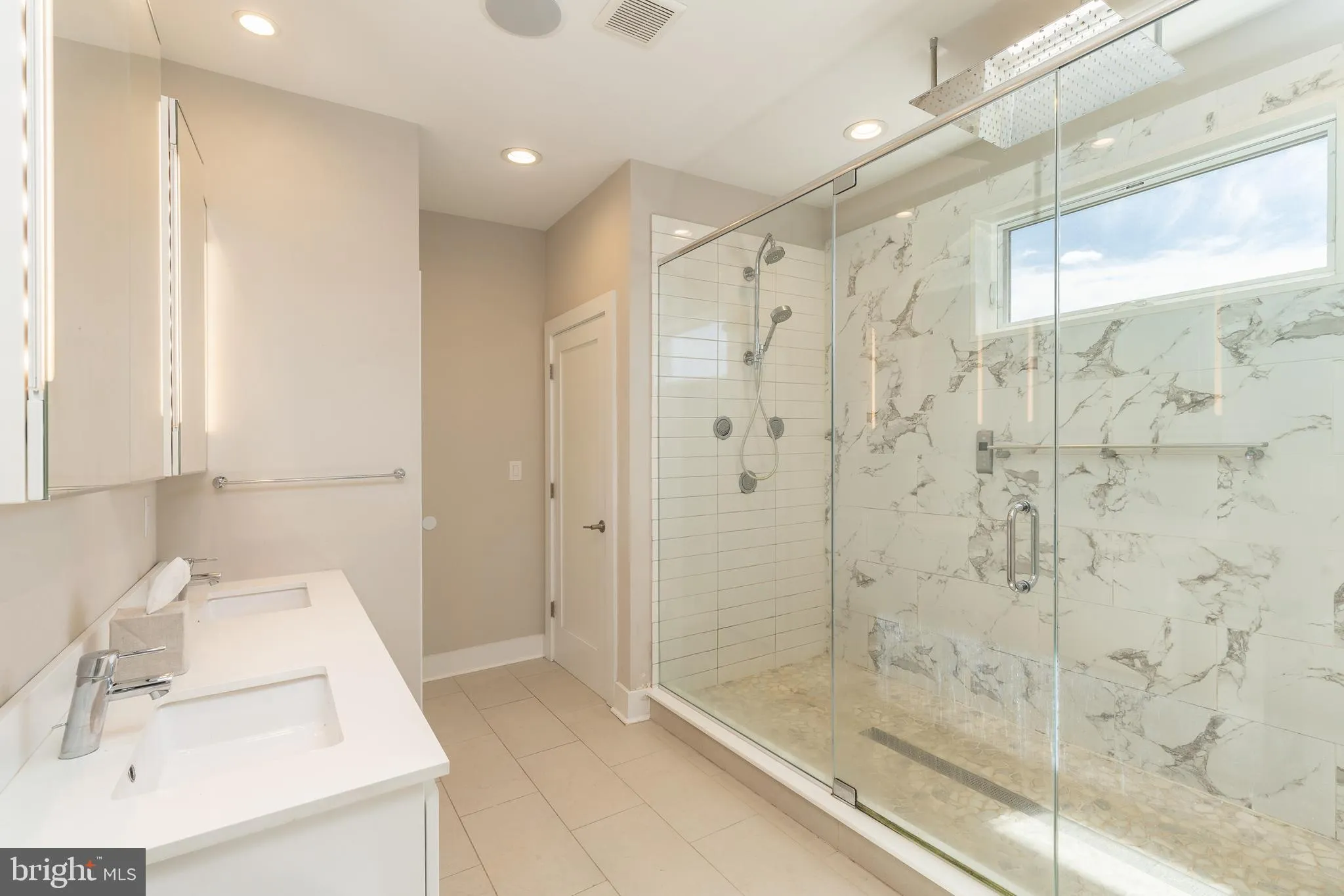 Philadelphia, Pennsylvania 19146, United States, 3 Bedrooms Bedrooms, ,4 BathroomsBathrooms,Residential,Contingent,90872