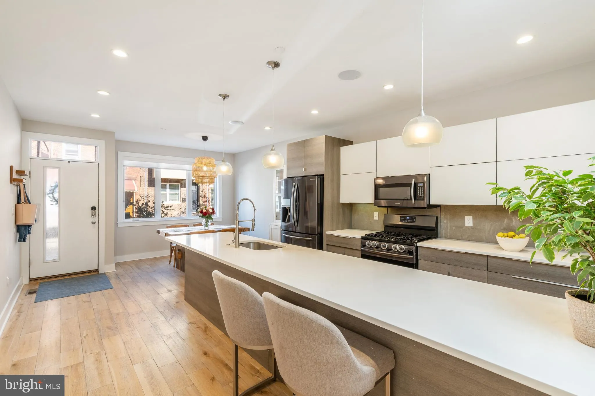 Philadelphia, Pennsylvania 19146, United States, 3 Bedrooms Bedrooms, ,4 BathroomsBathrooms,Residential,Contingent,90872