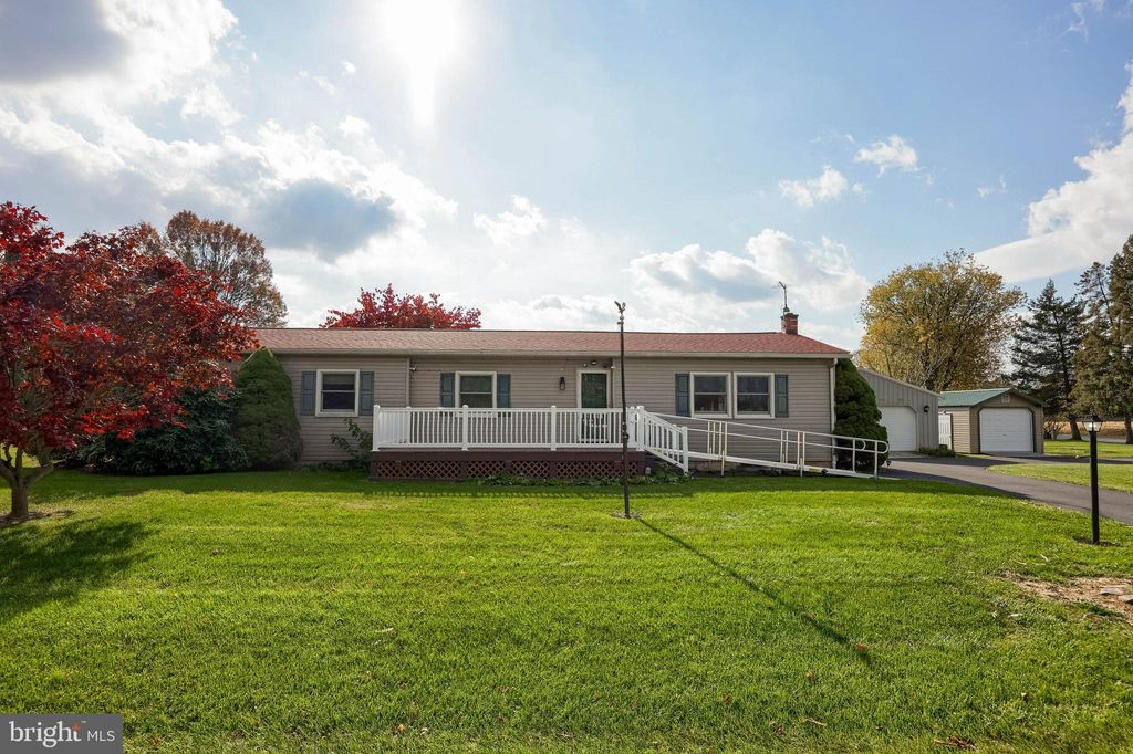 Photo of 104 Horseshoe Drive, ANNVILLE, PA 17003 (MLS # PALN2023752)