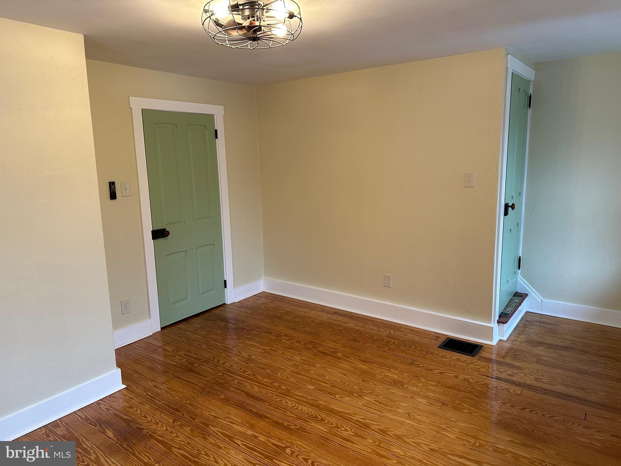 MINERS VILLAGE - Residential