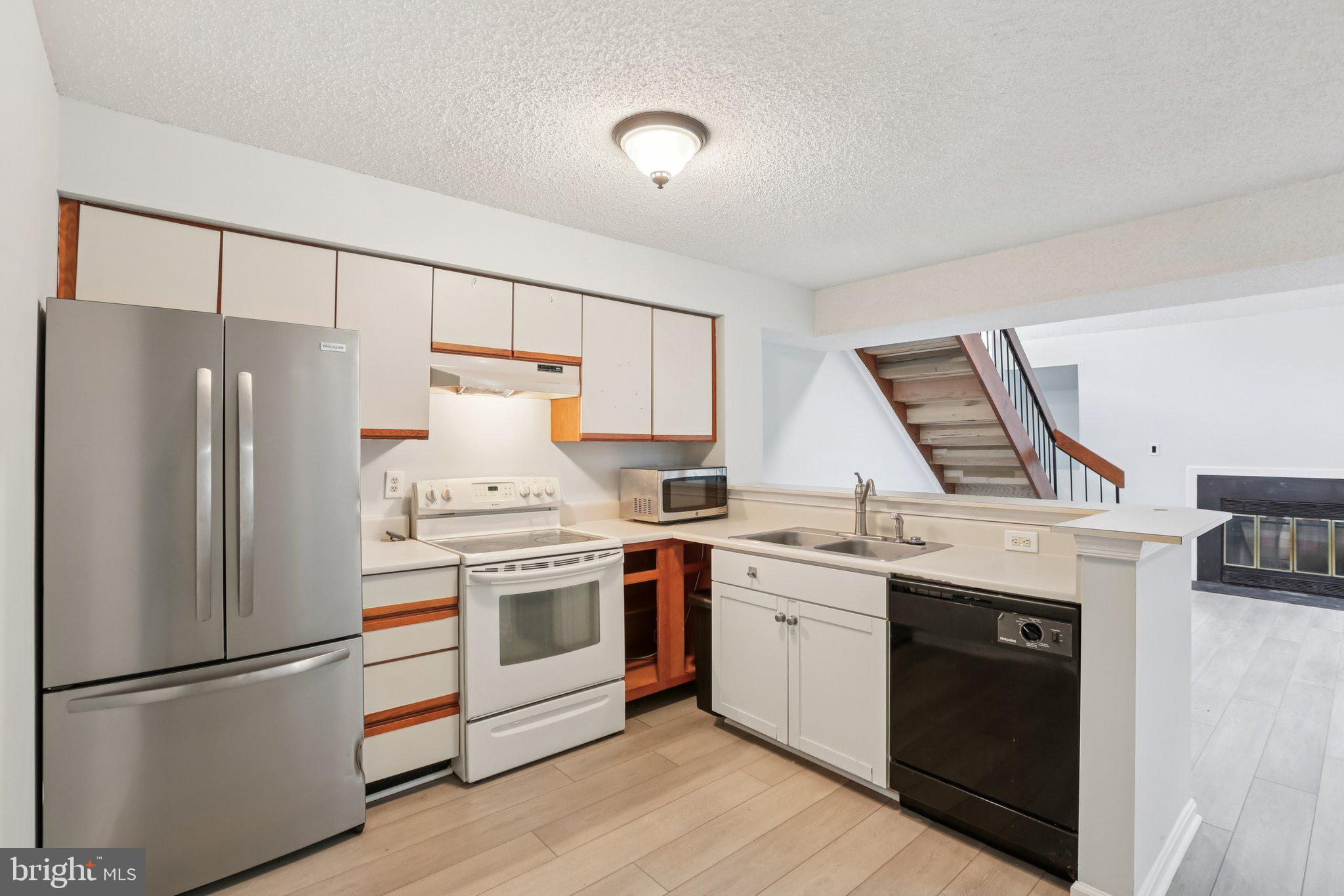 THE TIERS OF LAUREL LAKE - Residential