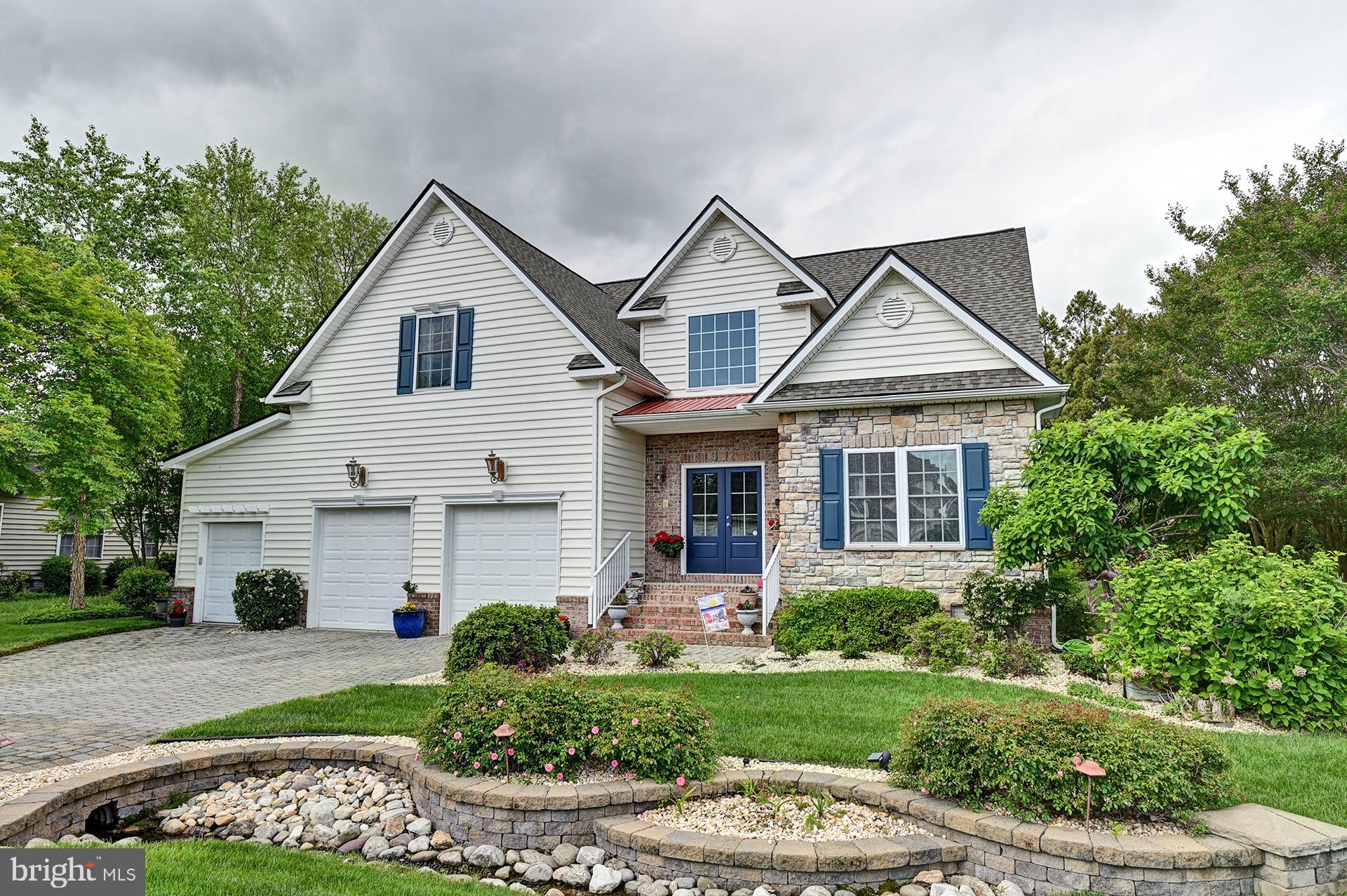 2 CEDAR GROVE COURT