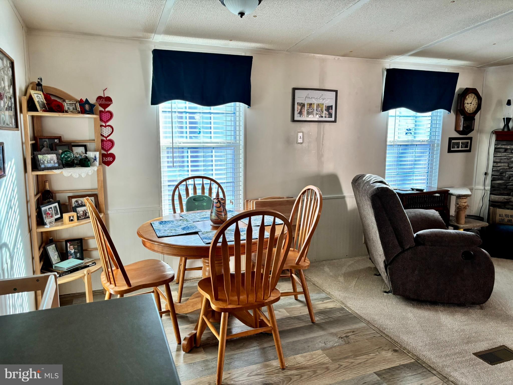 HOLIDAY MOBILE ESTATES - Residential