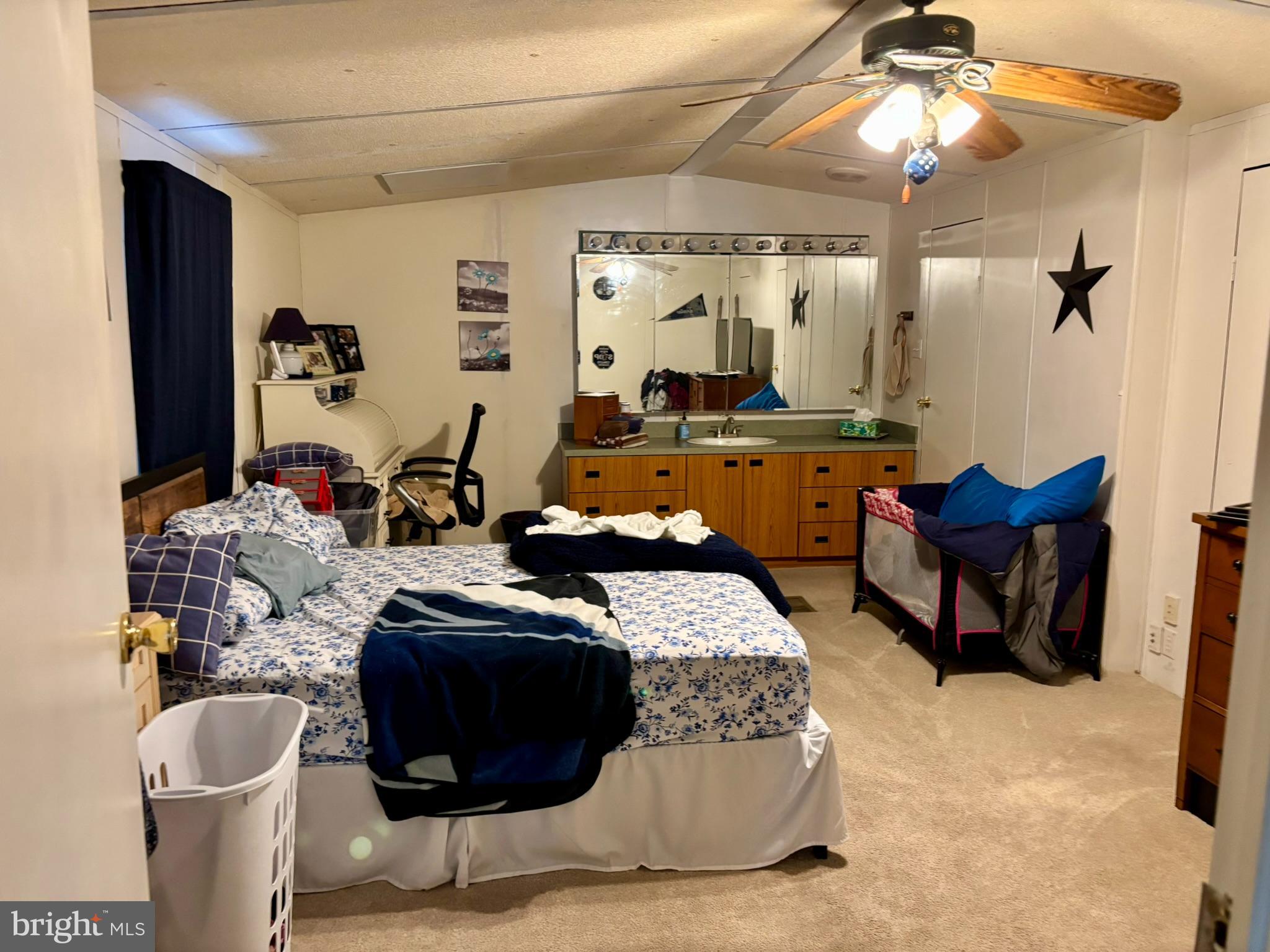 HOLIDAY MOBILE ESTATES - Residential