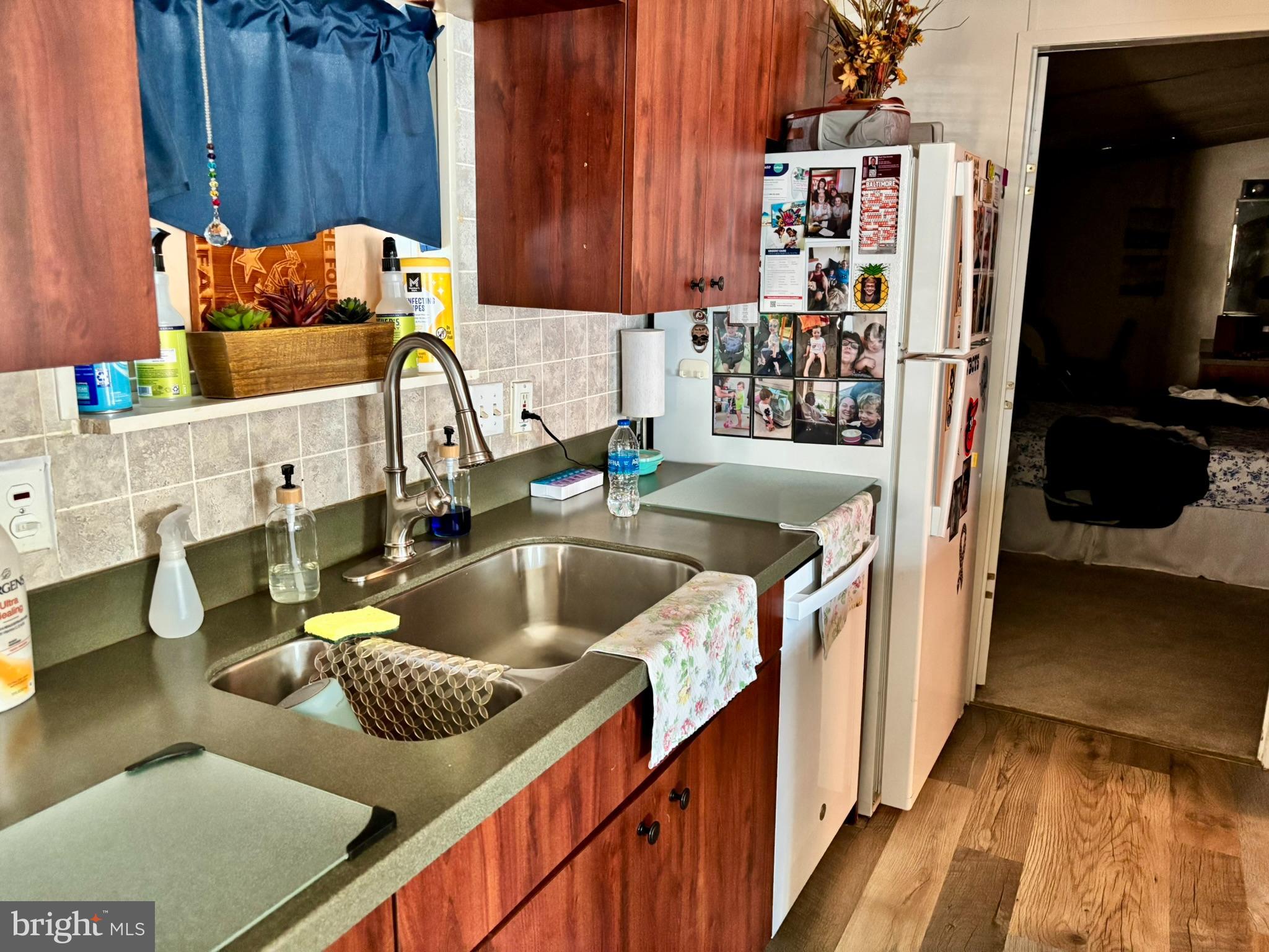 HOLIDAY MOBILE ESTATES - Residential