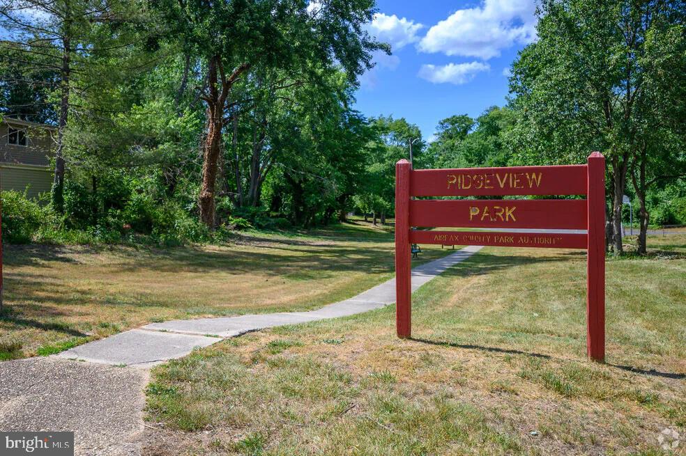 WILTON WOODS - Residential