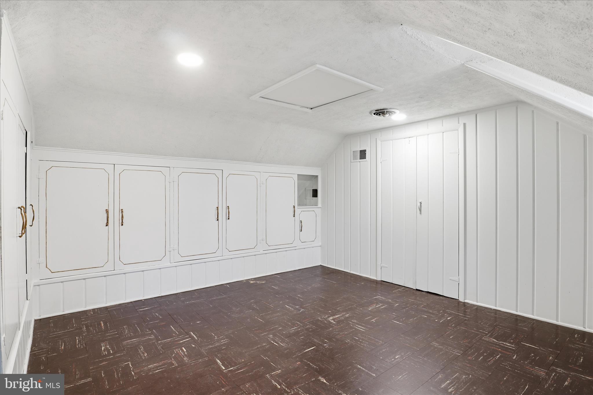 WILTON WOODS - Residential