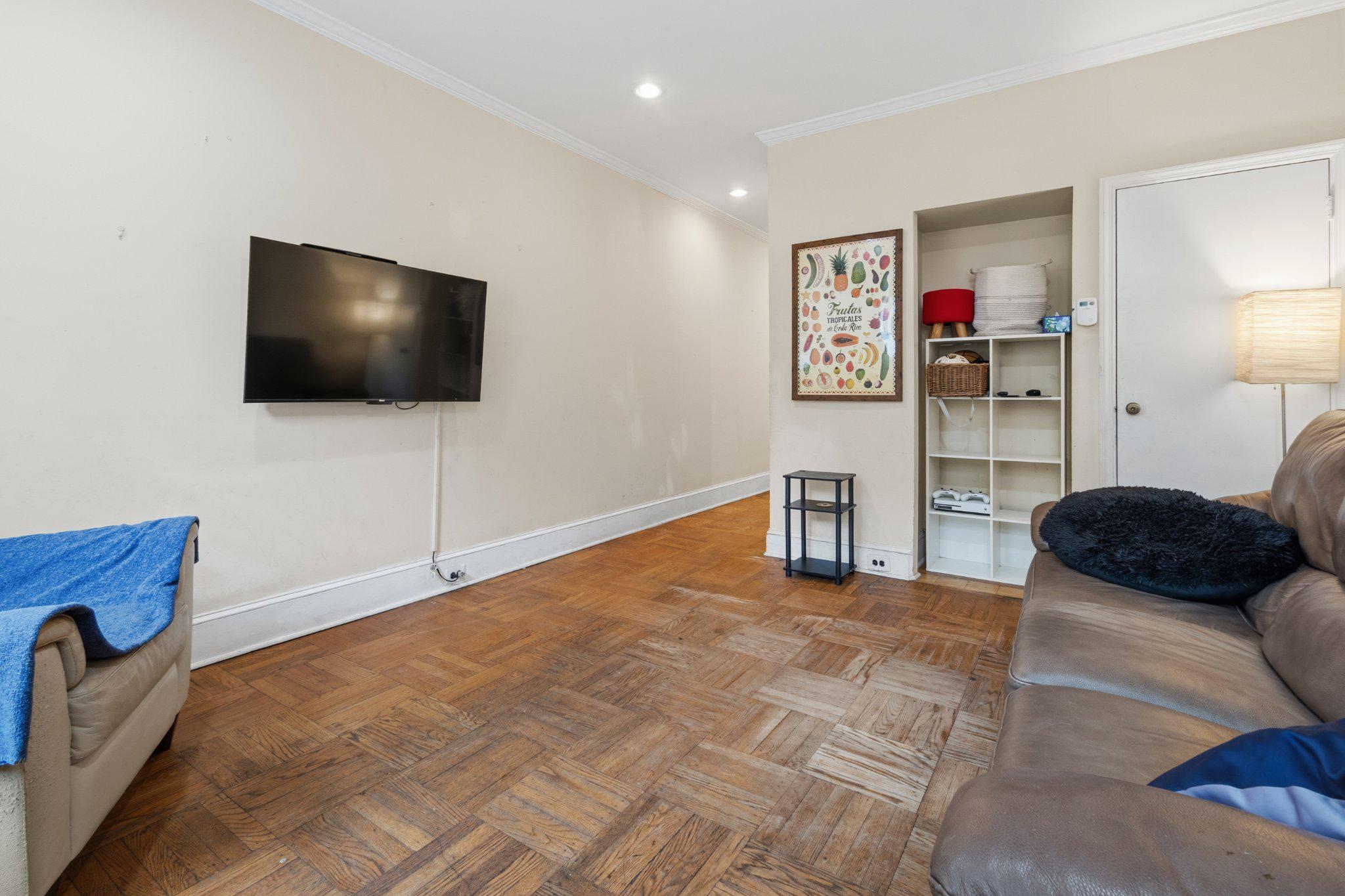 EAST FALLS - Residential