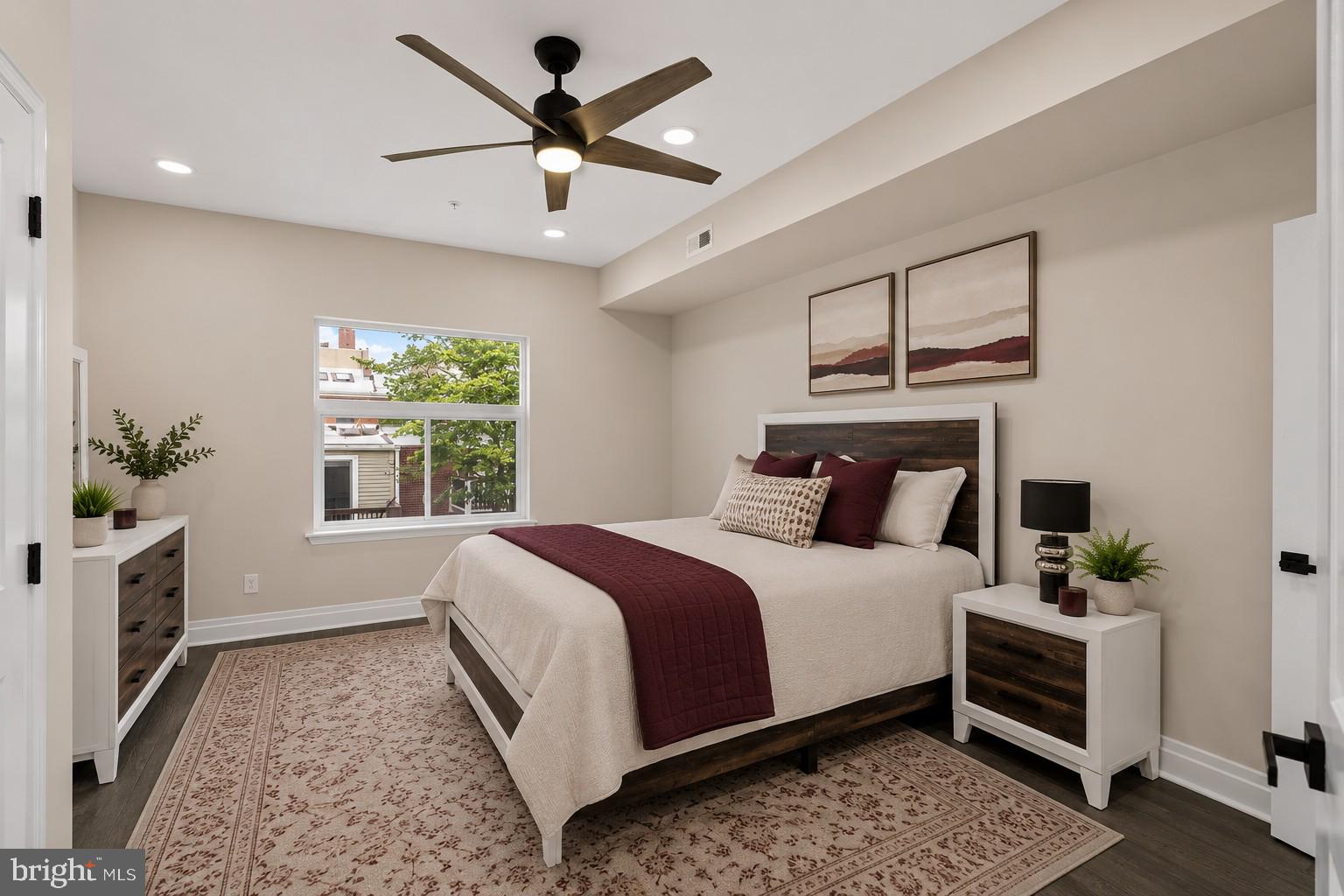 QUEEN VILLAGE - Residential
