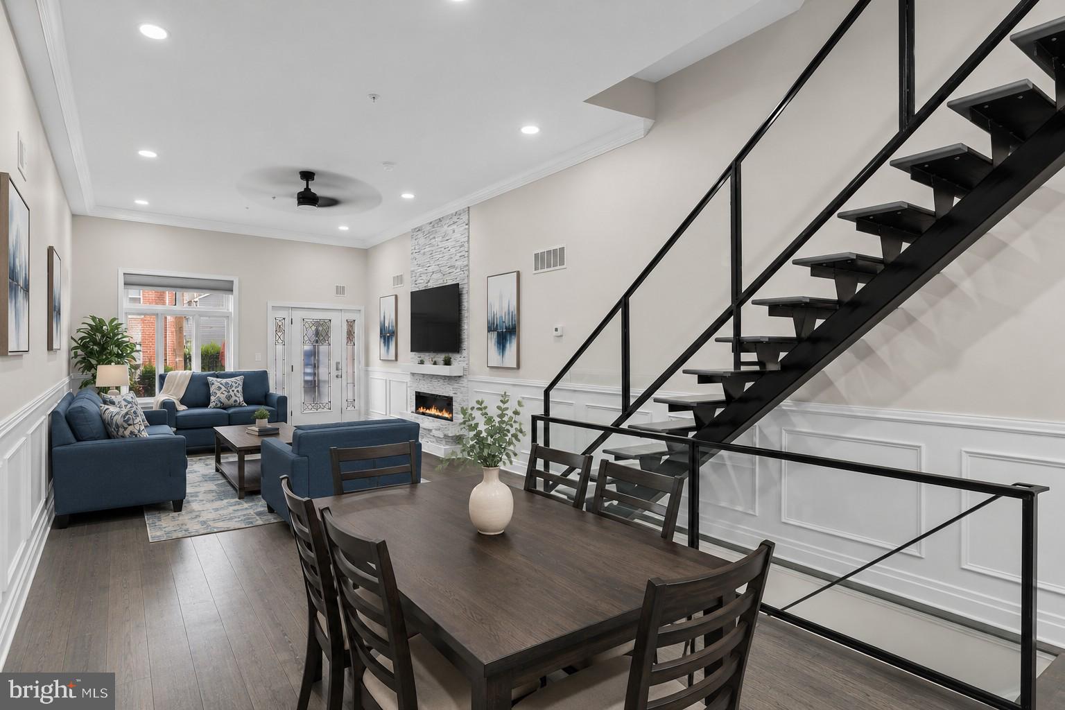 QUEEN VILLAGE - Residential