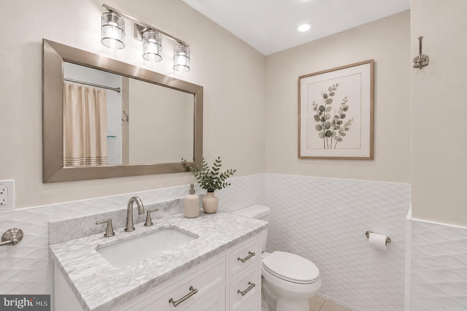 QUEEN VILLAGE - Residential