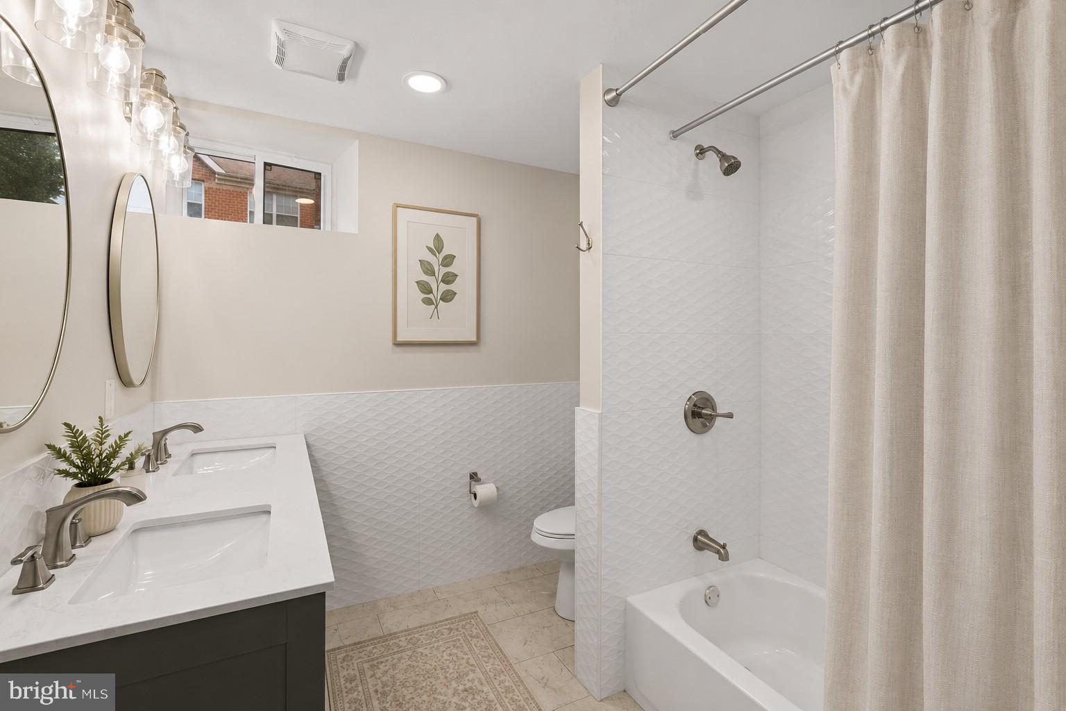 QUEEN VILLAGE - Residential