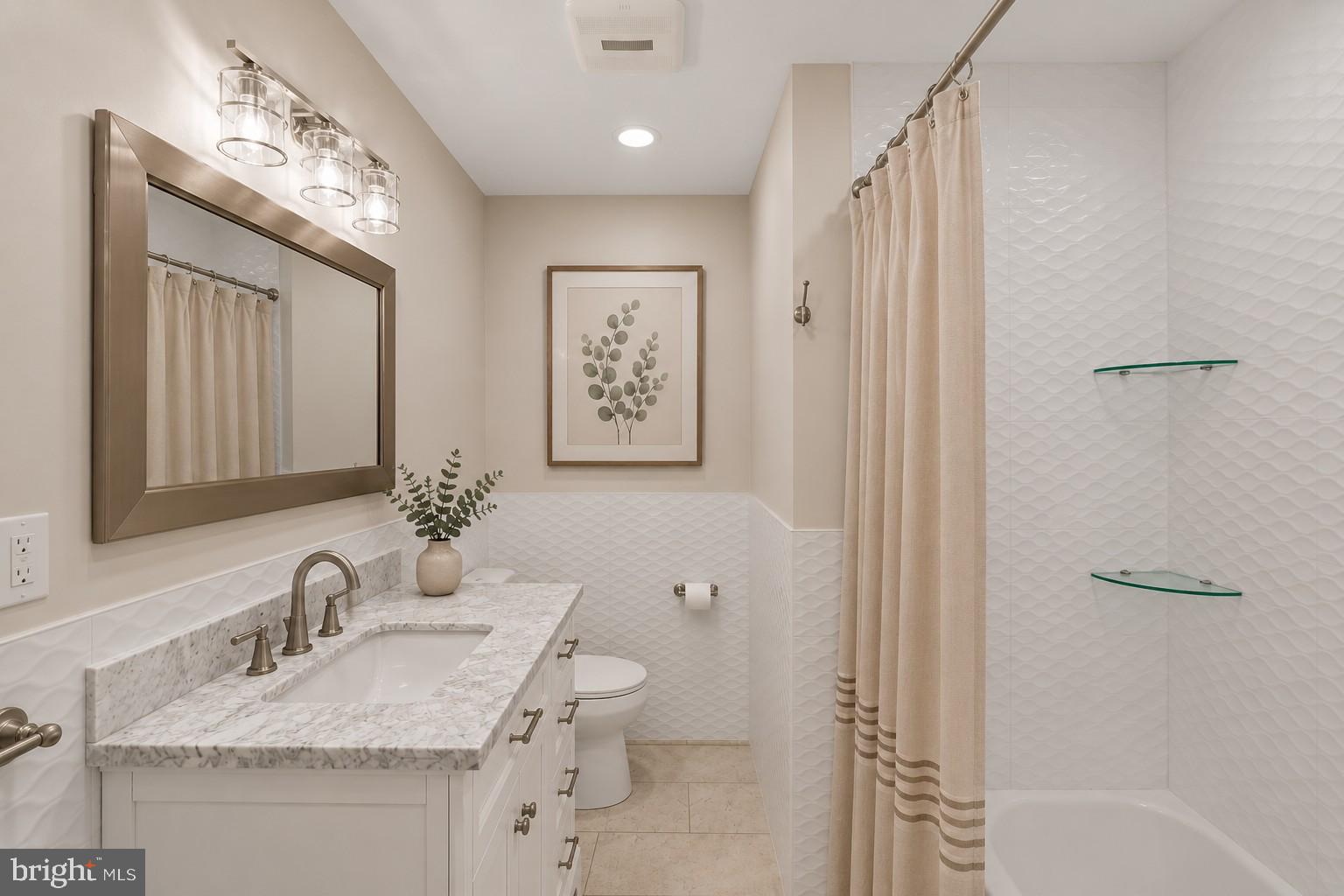 QUEEN VILLAGE - Residential