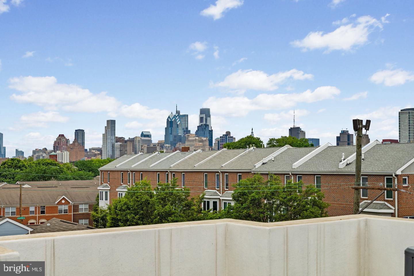 QUEEN VILLAGE - Residential