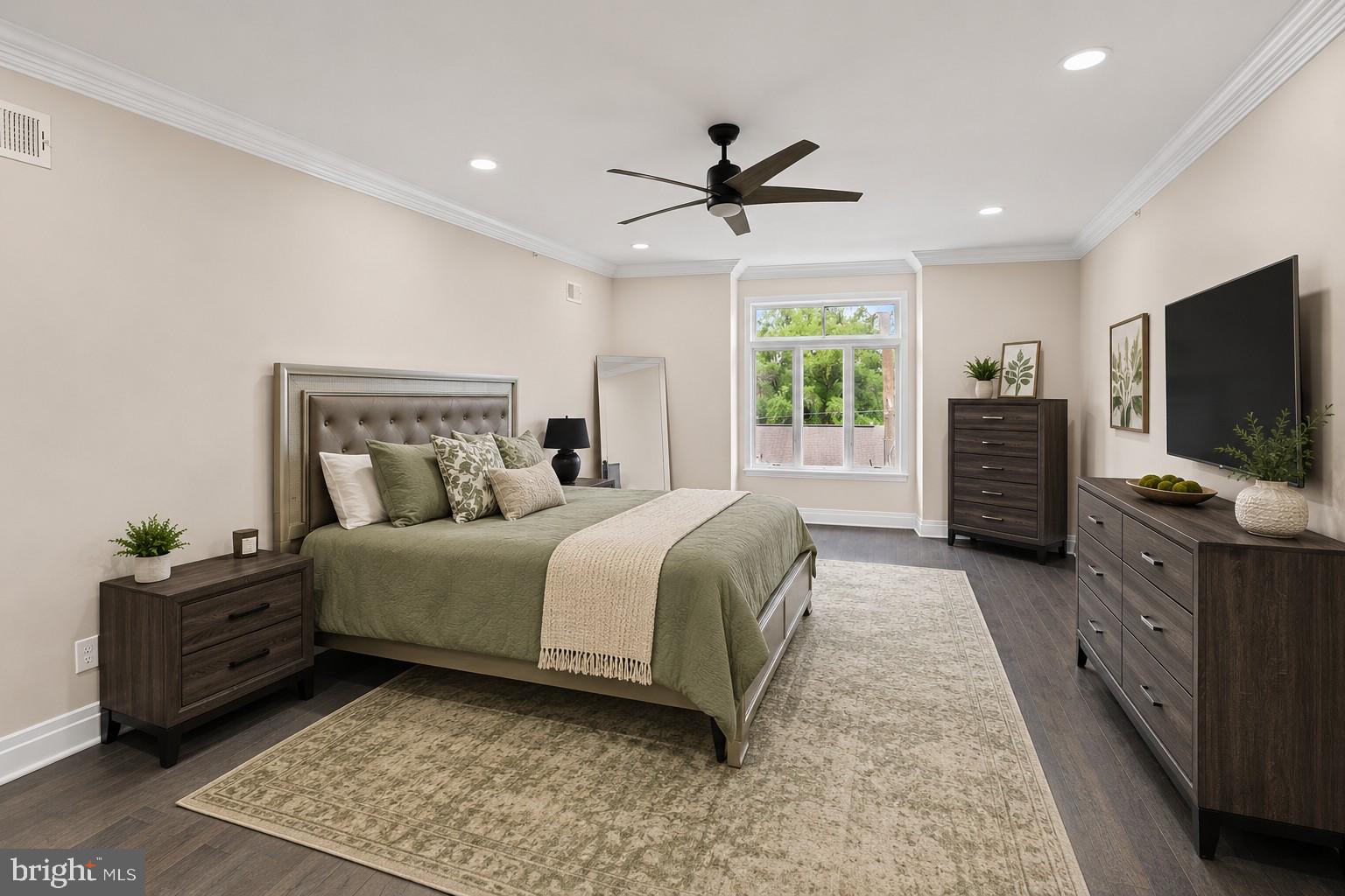 QUEEN VILLAGE - Residential