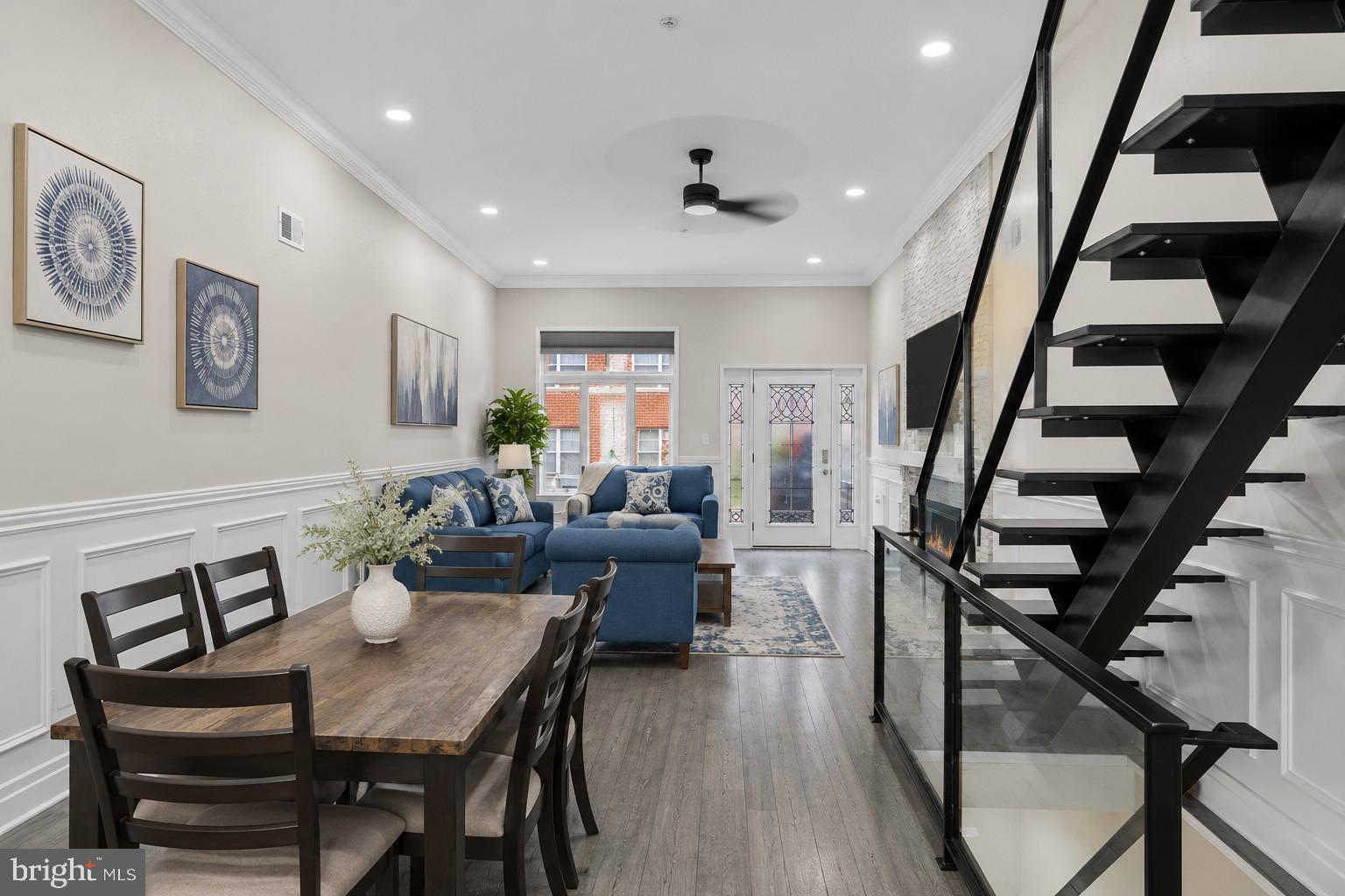 QUEEN VILLAGE - Residential