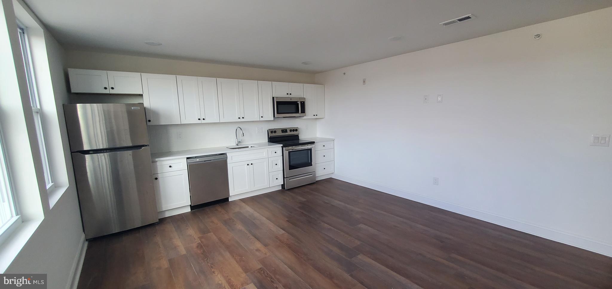 Welcome to this exceptionally spacious 2-bedroom apartment that redefines comfortable living! This home has an open-concept living and dining area and is designed for relaxation and entertaining. The bedrooms are incredibly spacious, far larger than any others in the area, and include large closets for ample storage.
The building is modern and feels like new construction, offering a sleek and updated atmosphere. For added convenience, the apartment includes two full bathrooms and an in-unit washer and dryer—an essential amenity for hassle-free living.
Located just 10 minutes from Northern Liberties, you’ll be close to the city’s most popular bars, restaurants, and nightlife. Plus, being situated on Frankford Ave means easy access to public transportation, making this a commuter’s dream.
This is the perfect blend of space, style, and location—don’t miss the chance to make it your new home!