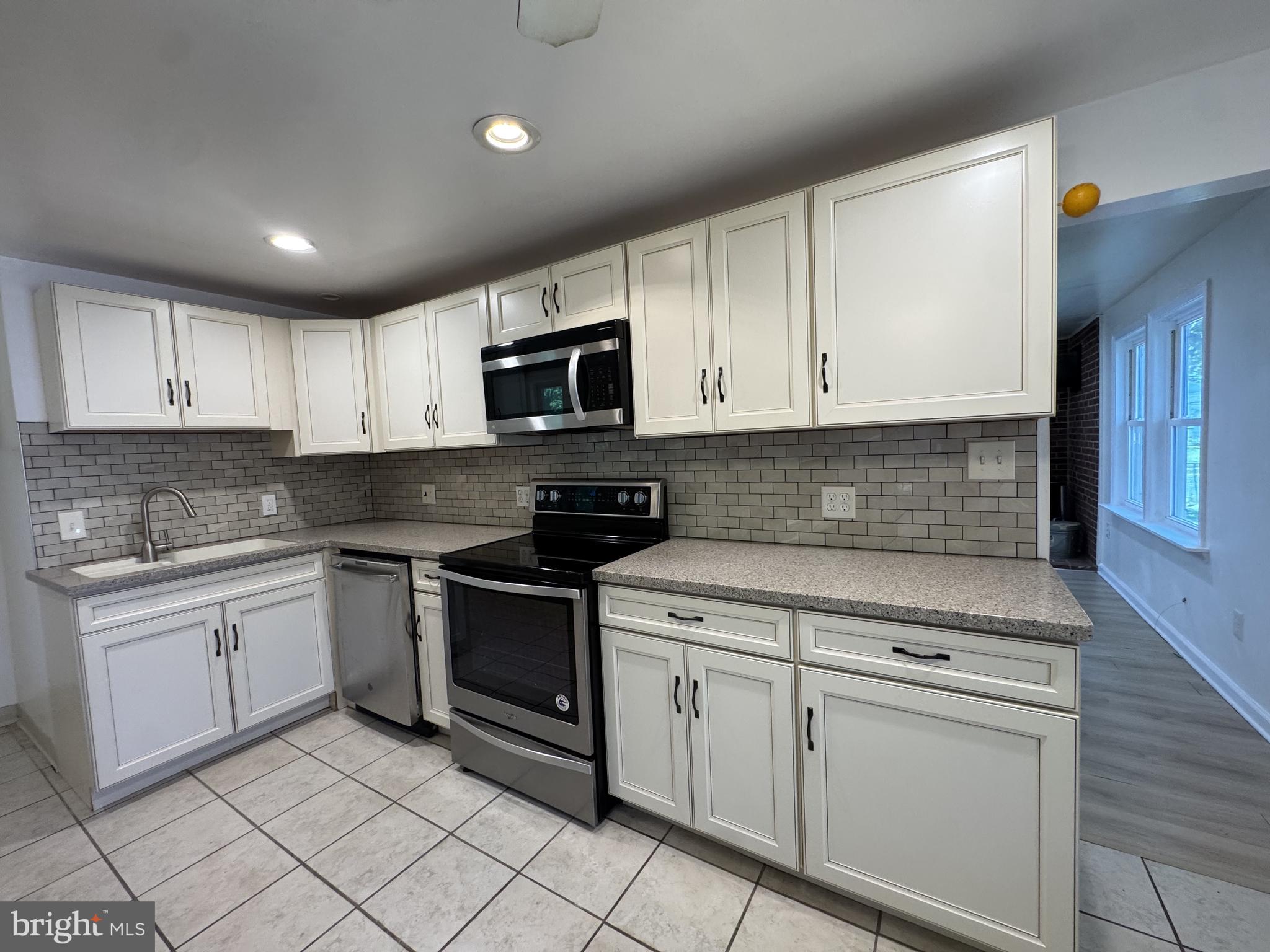 COLLINS PARK - Residential