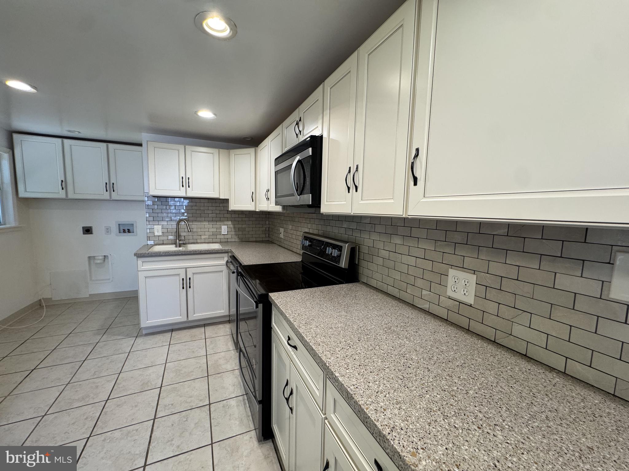 COLLINS PARK - Residential