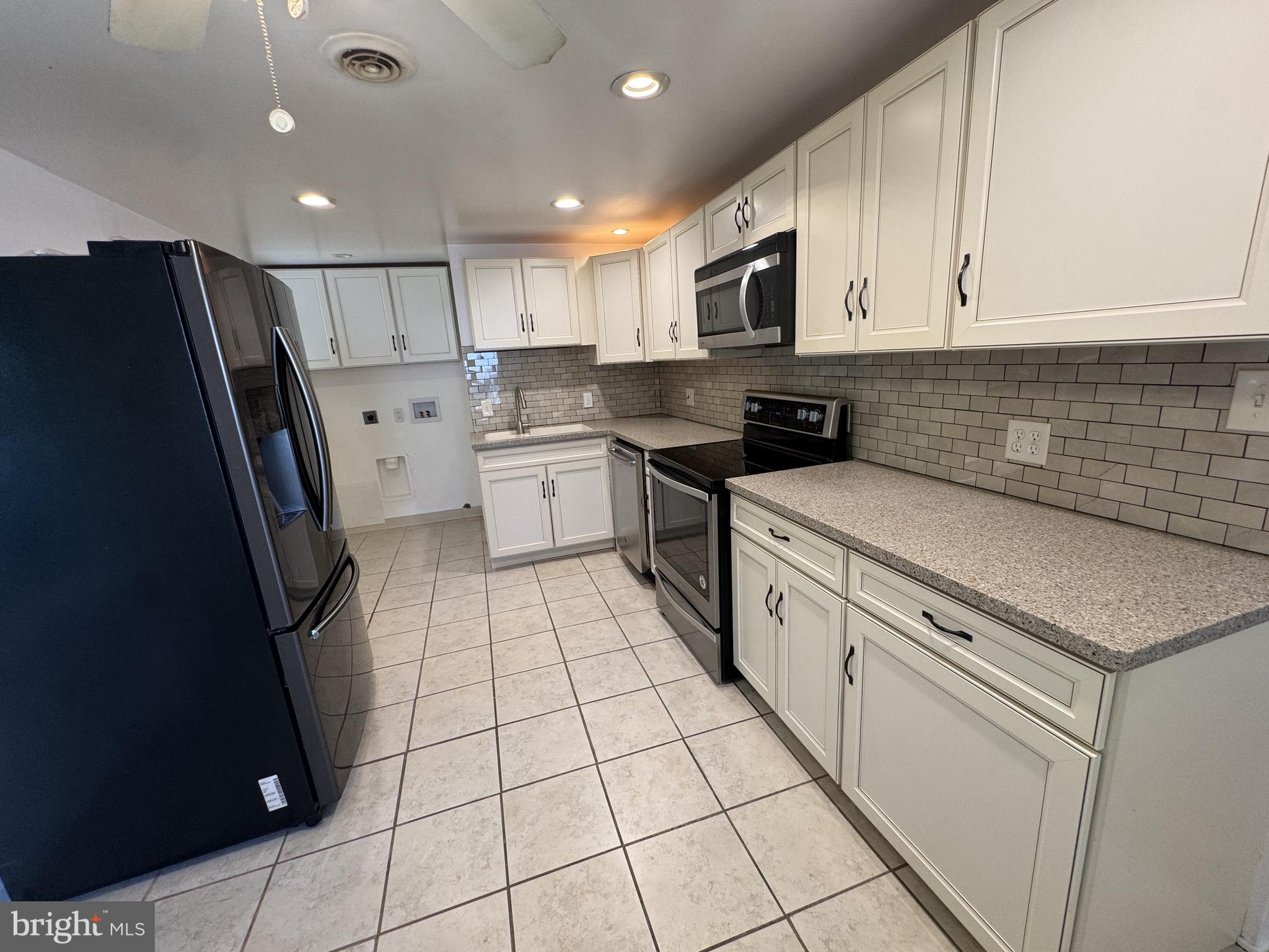 COLLINS PARK - Residential