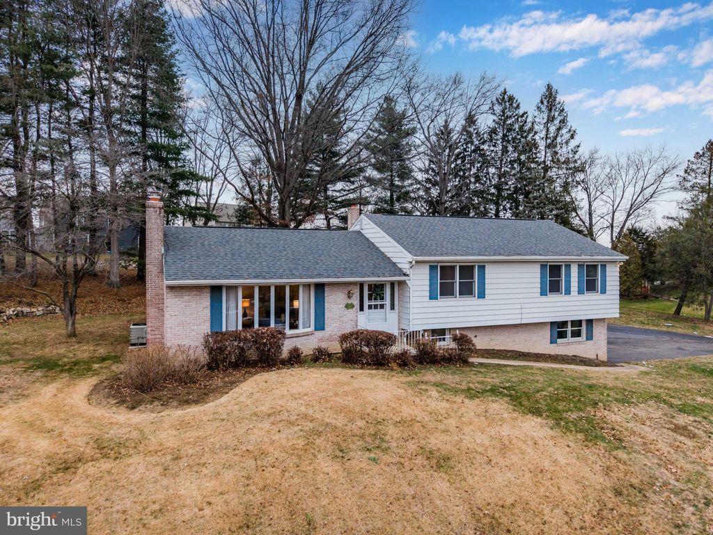 Photo of 1437 Brandton Rd, MECHANICSBURG, PA 17055 (MLS # PACB2048578)