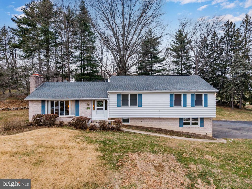 Photo of 1437 Brandton Rd, MECHANICSBURG, PA 17055 (MLS # PACB2048578)