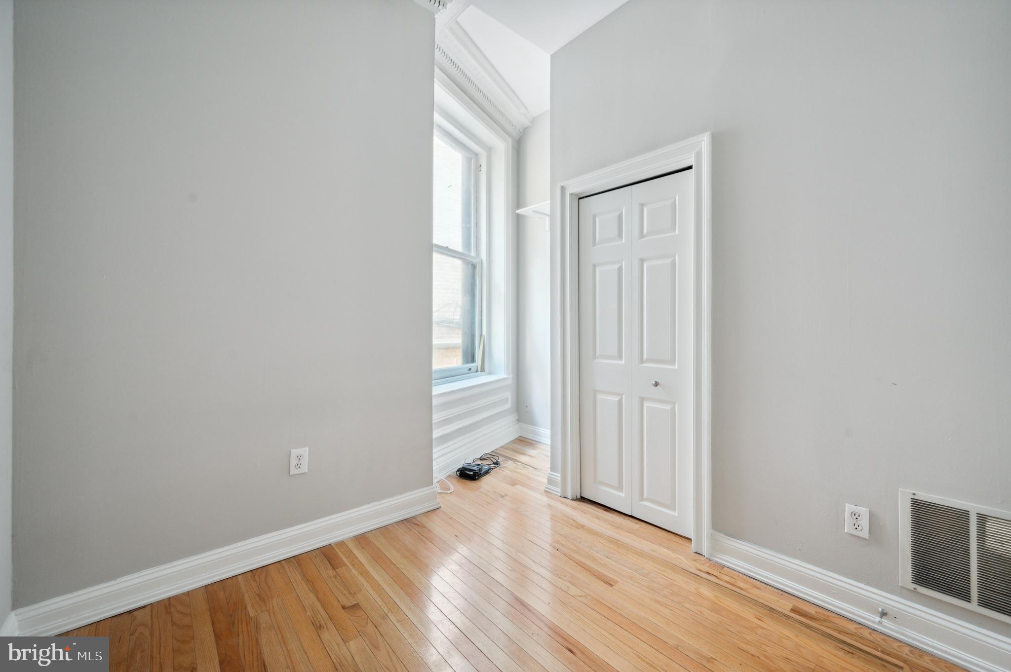 RITTENHOUSE SQUARE - Commercial Sale