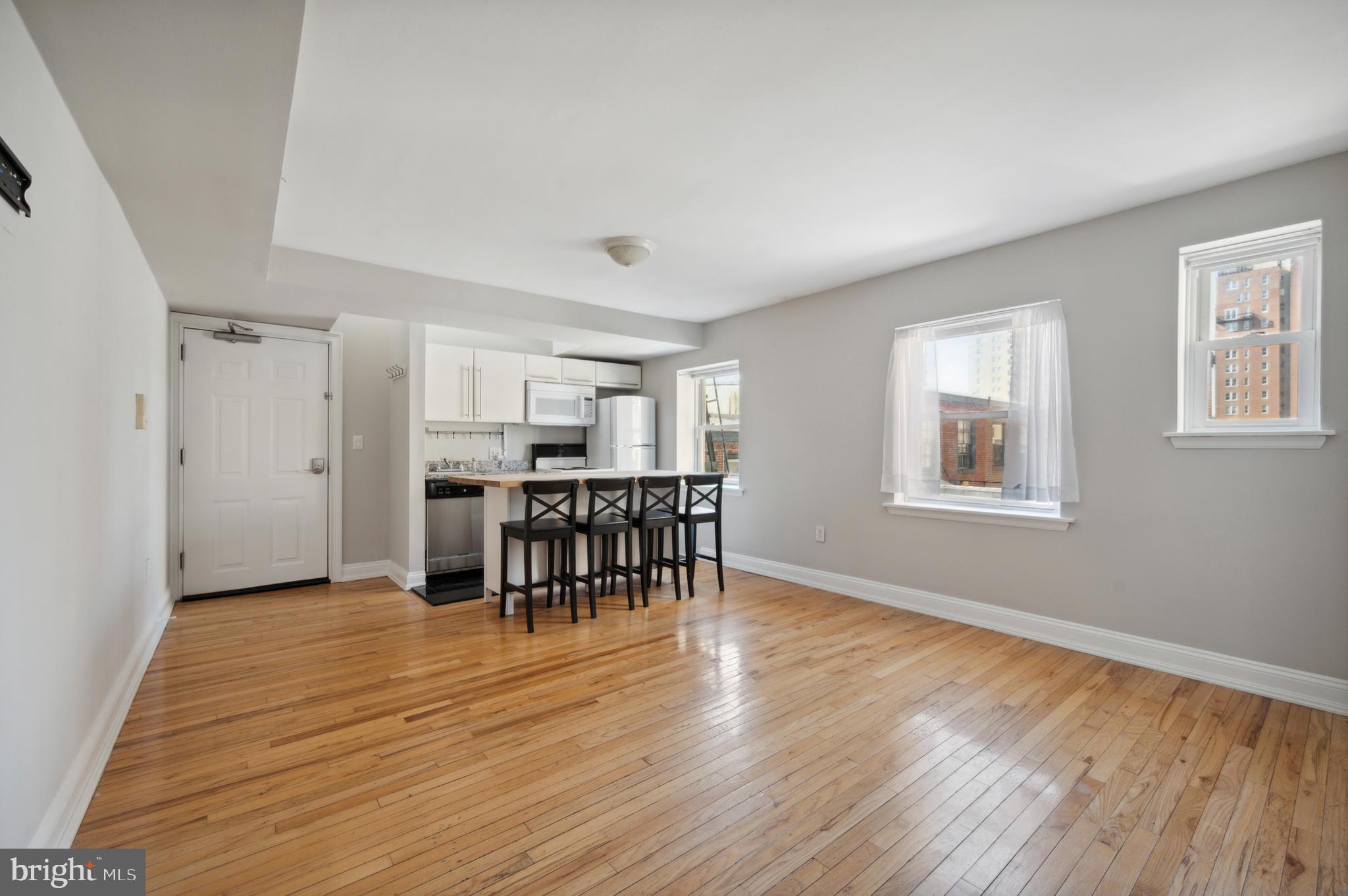 RITTENHOUSE SQUARE - Commercial Sale