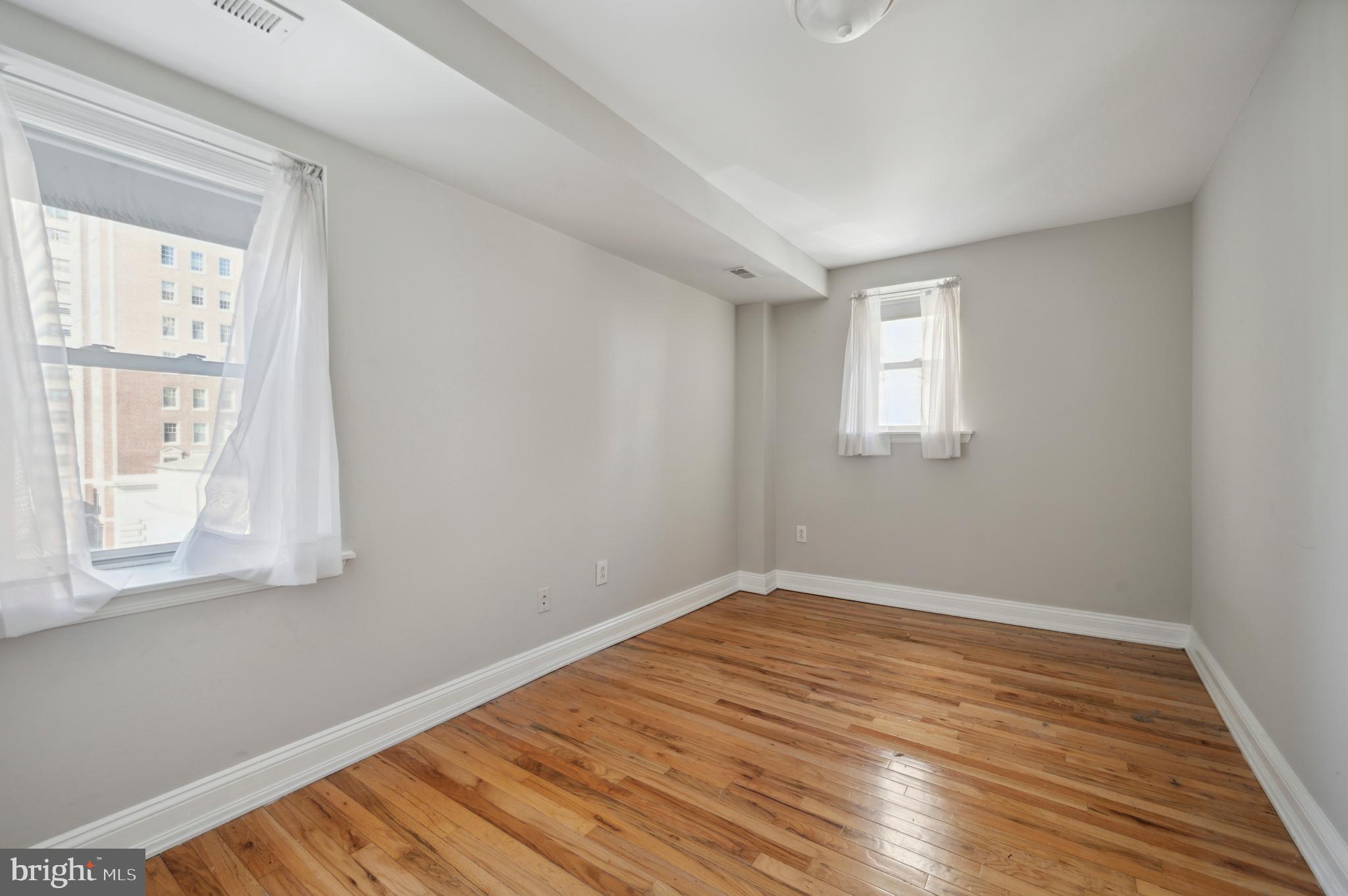 RITTENHOUSE SQUARE - Commercial Sale