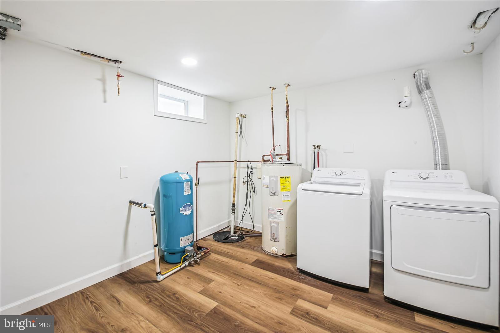 WOODLAND BEACH - Residential