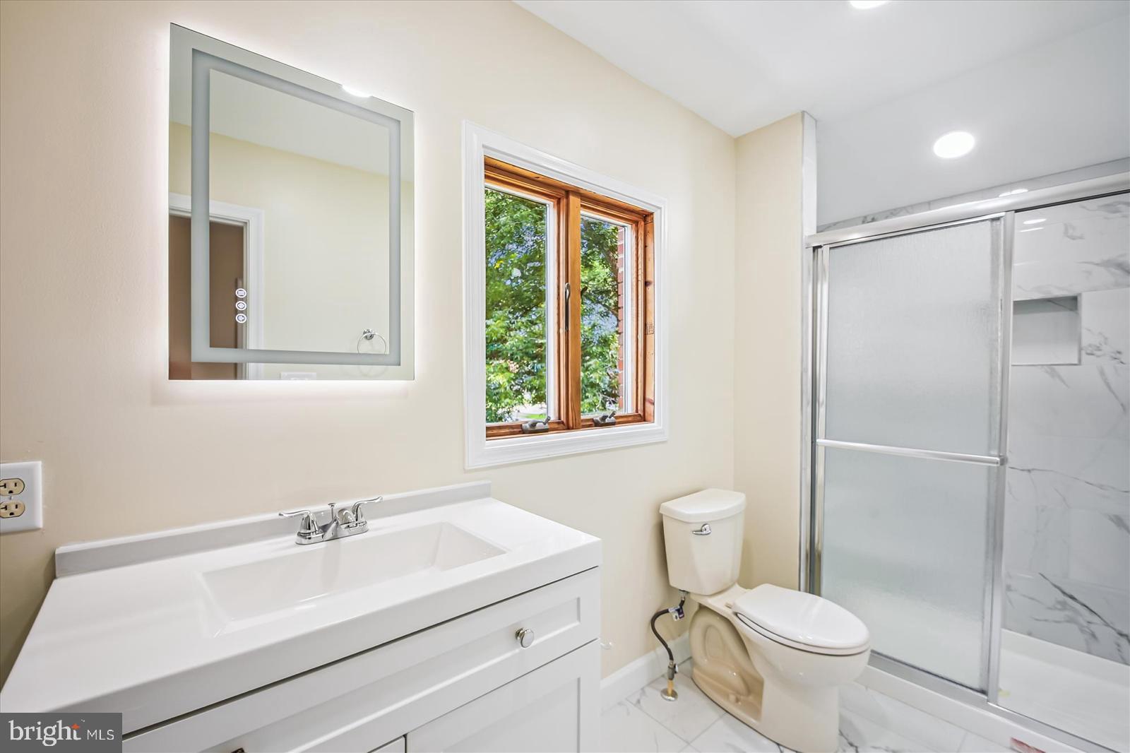 WOODLAND BEACH - Residential