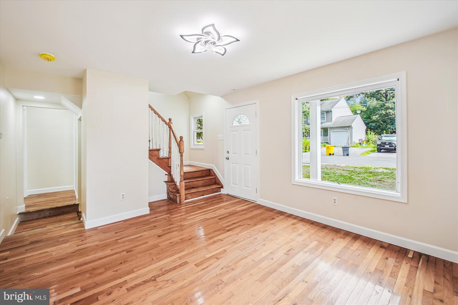 WOODLAND BEACH - Residential