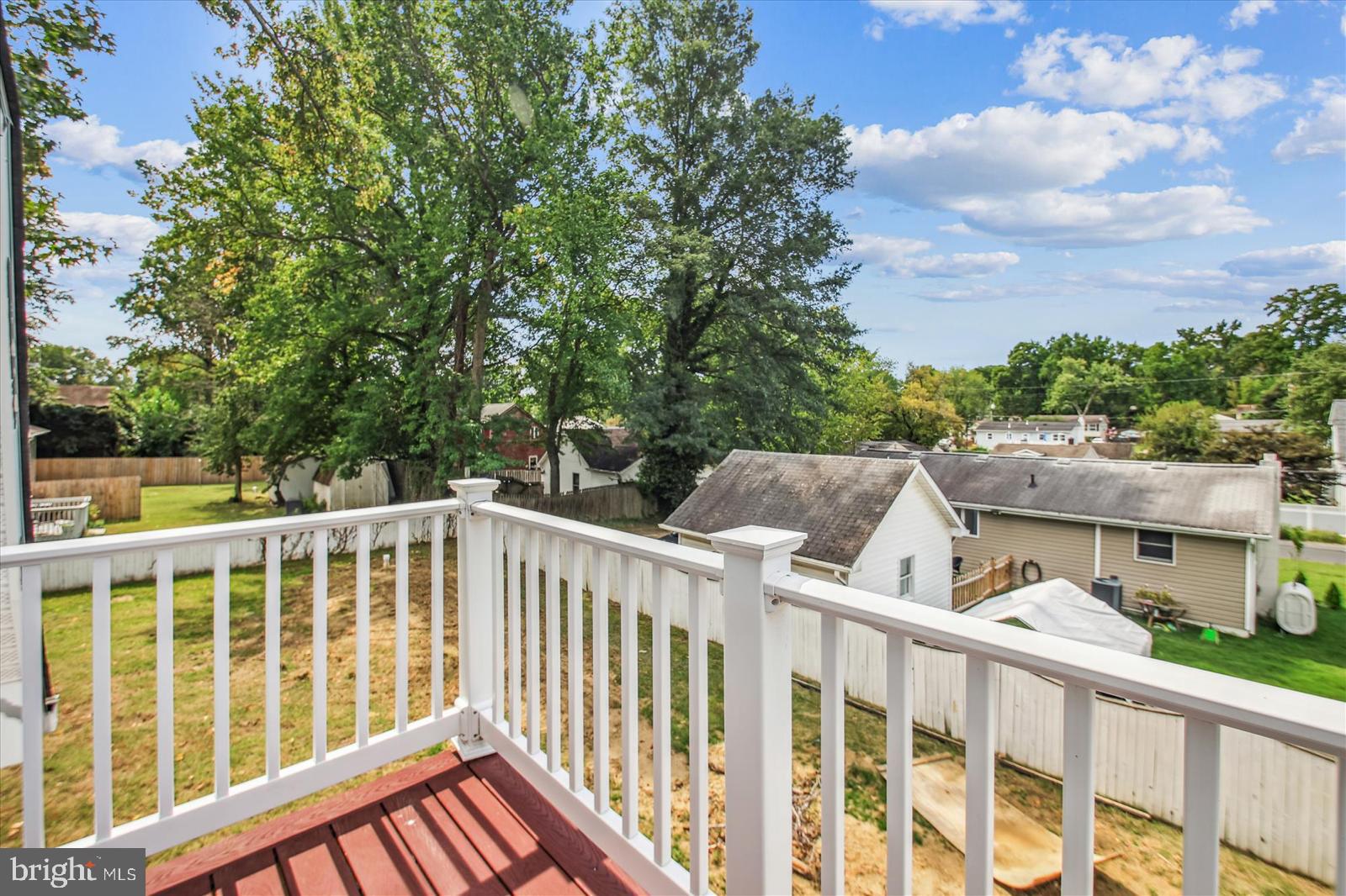 WOODLAND BEACH - Residential