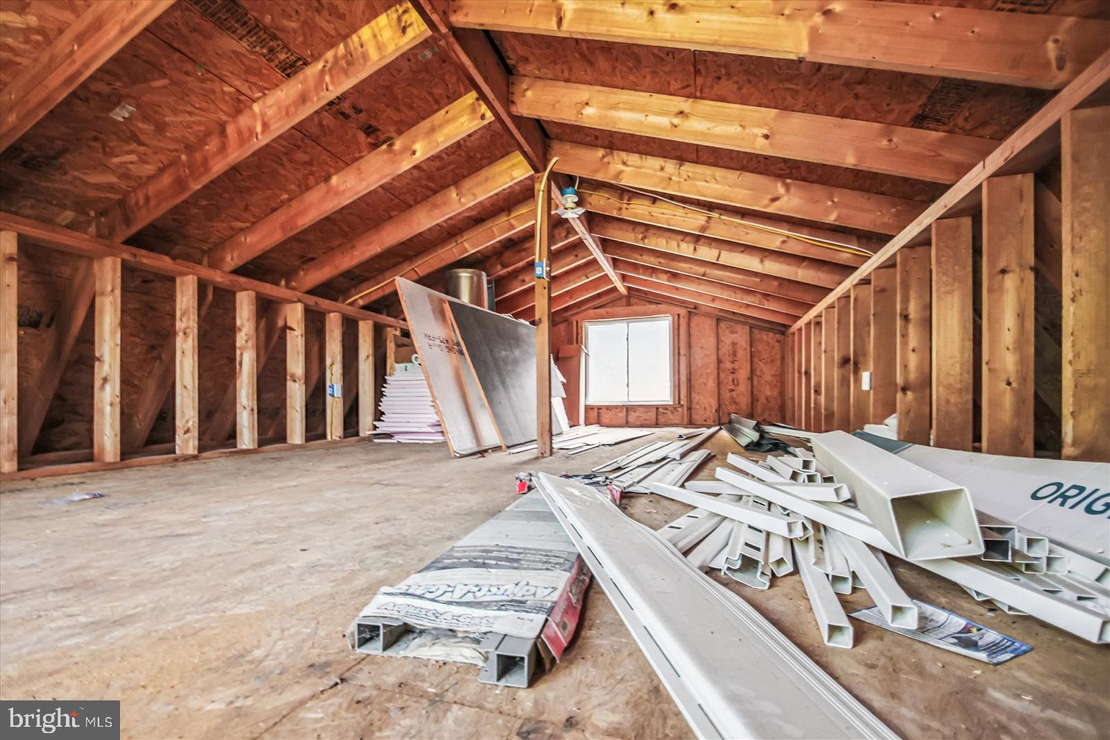 WOODLAND BEACH - Residential