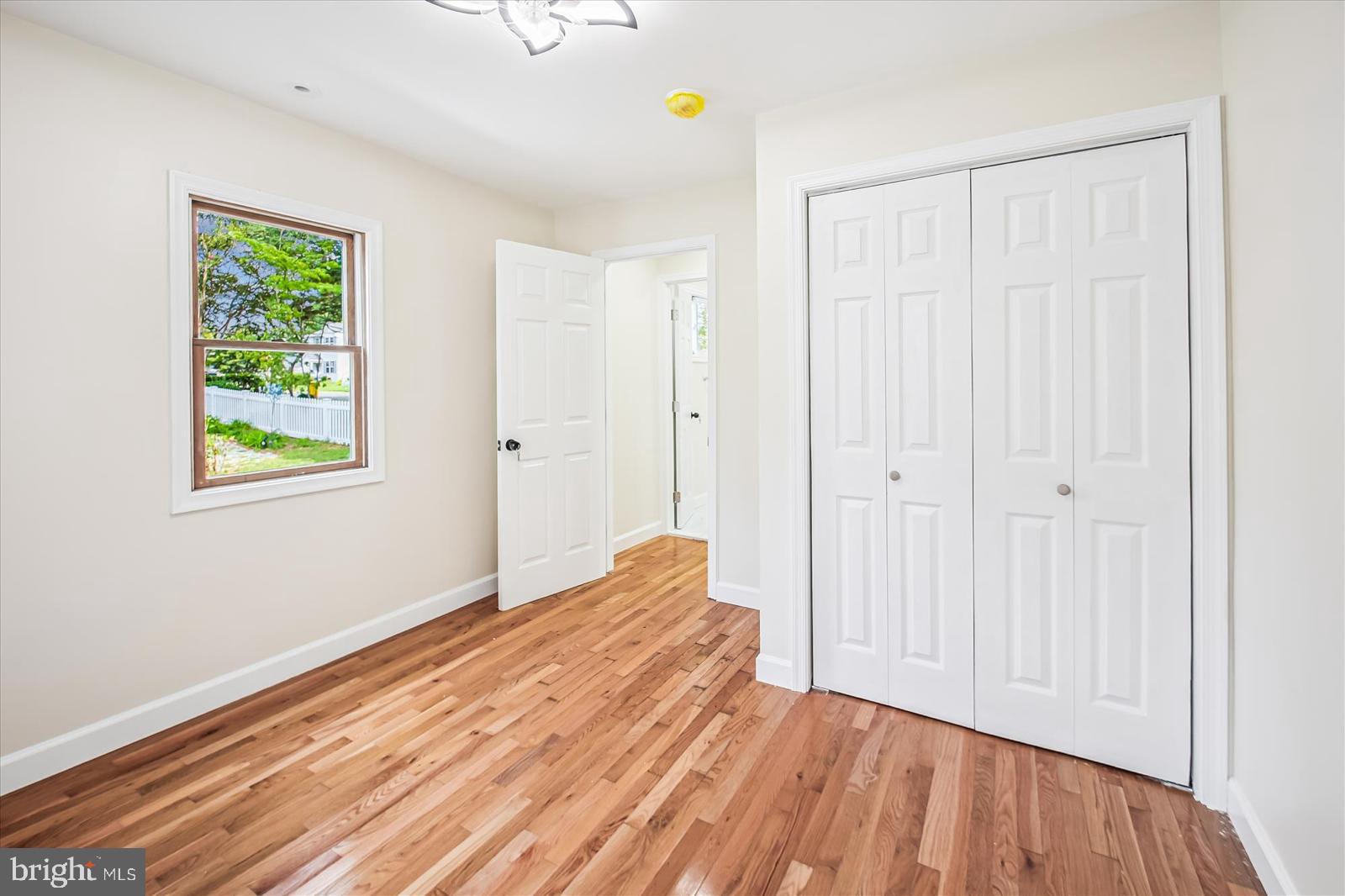 WOODLAND BEACH - Residential