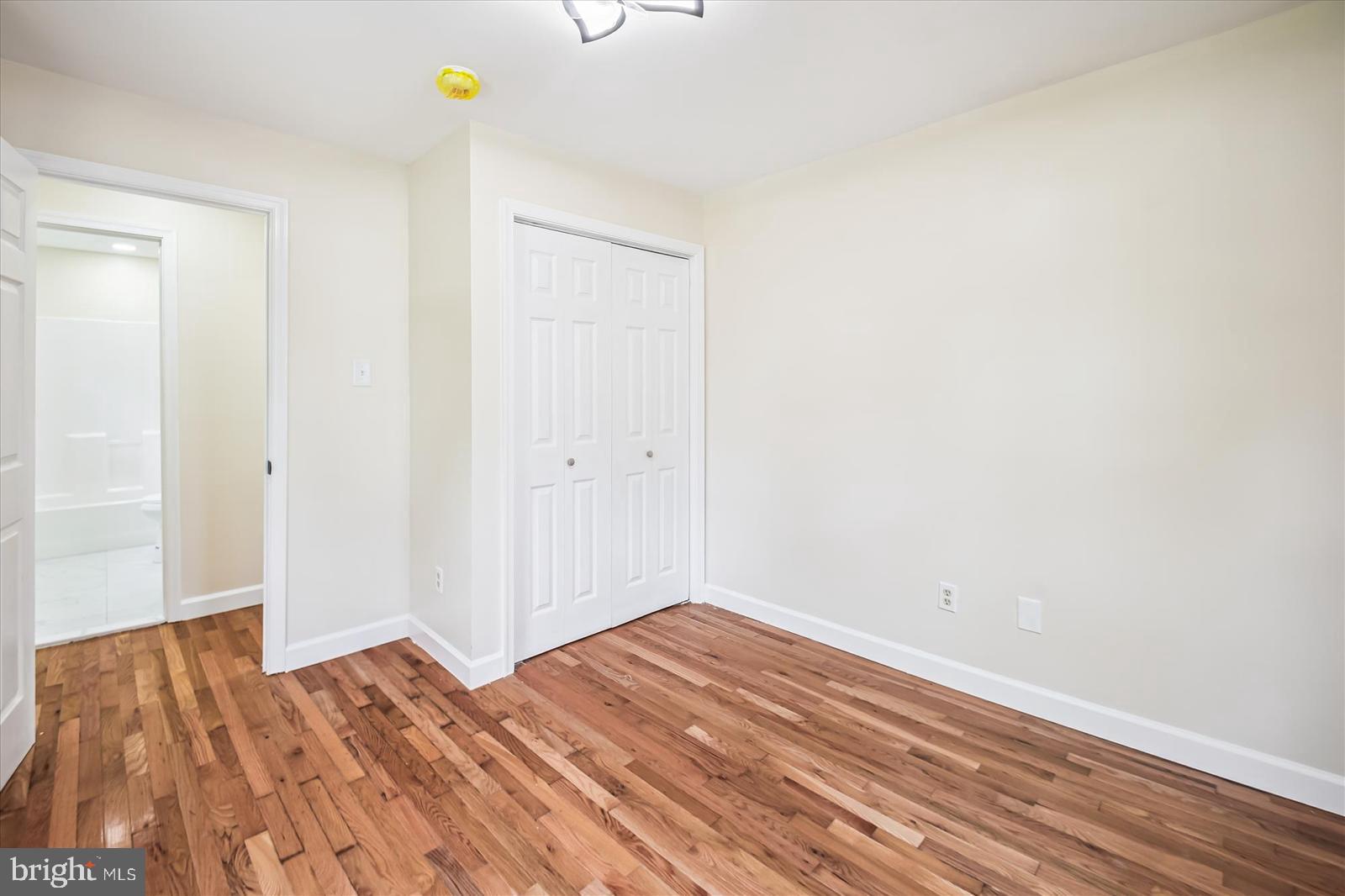 WOODLAND BEACH - Residential